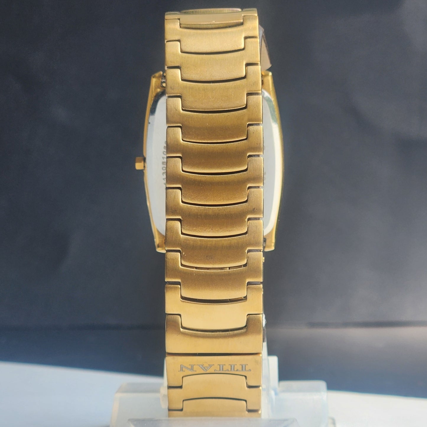 Original TITAN EDGE 1044YCE31 Barrel Golden Face 28MM Case Men's Watch H63