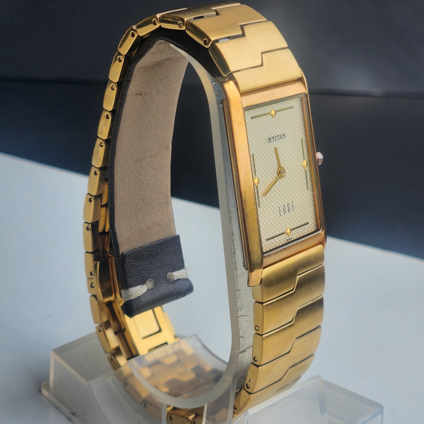 Original TITAN EDGE 1043YCD31 Rectangular Golden Face 25MM Case Men's Watch H64