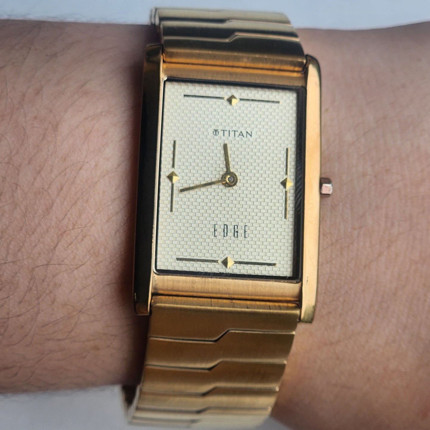 Original TITAN EDGE 1043YCD31 Rectangular Golden Face 25MM Case Men's Watch H64