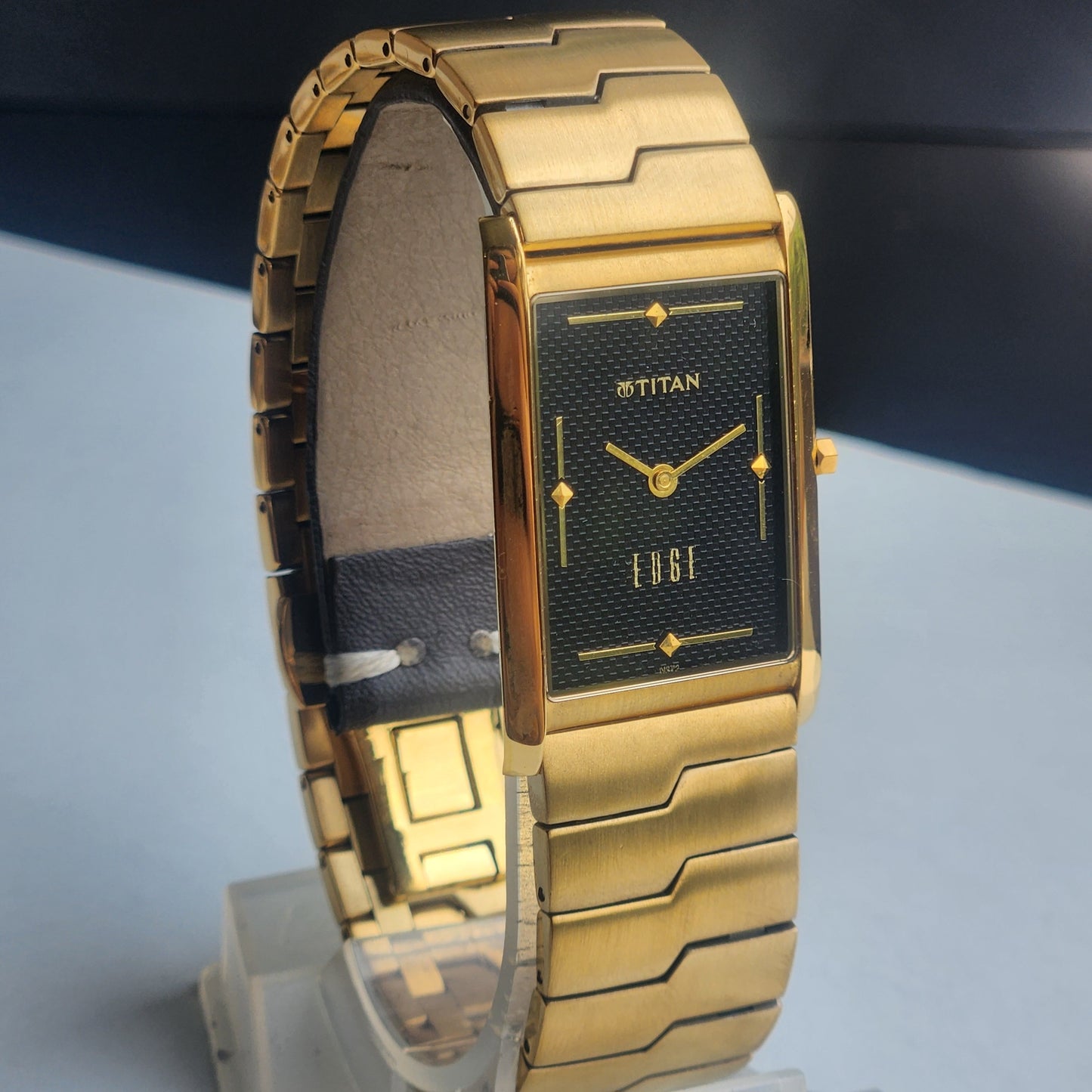 Original TITAN EDGE 1043NBA Rectangular Black Face 25MM Case Men's Watch H64