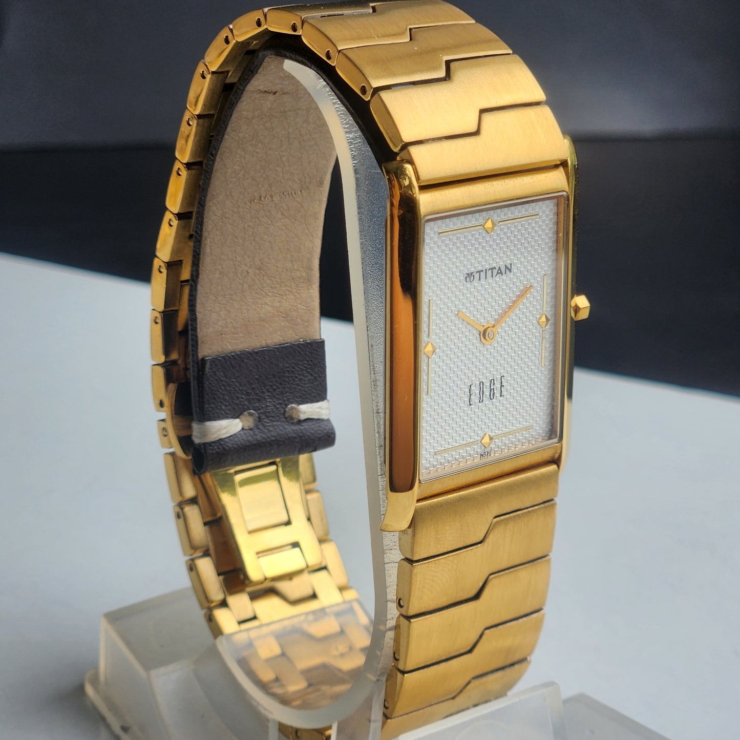 Original TITAN EDGE 1043YCE Rectangular White Face 25MM Case Men's Watch H64