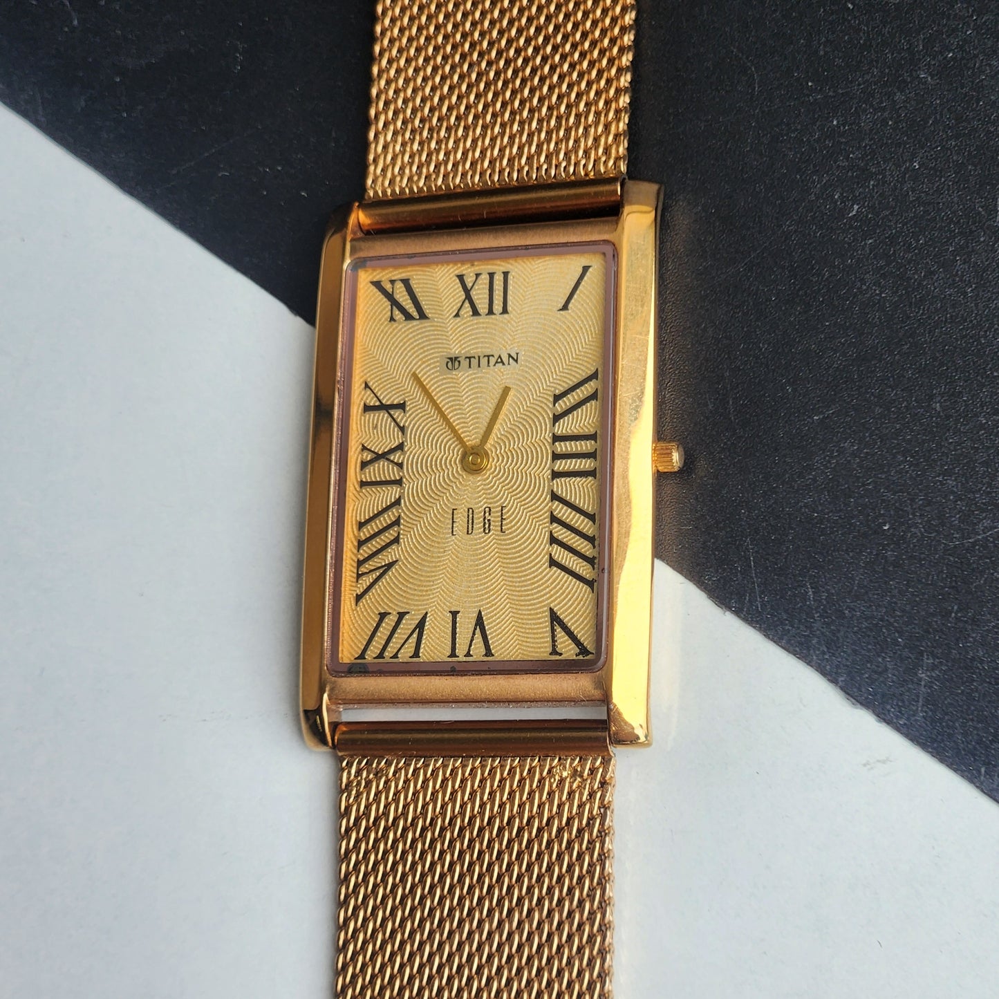 Original TITAN EDGE 1514YAA Rectangular Golden Face 28MM Case Men's Watch H67