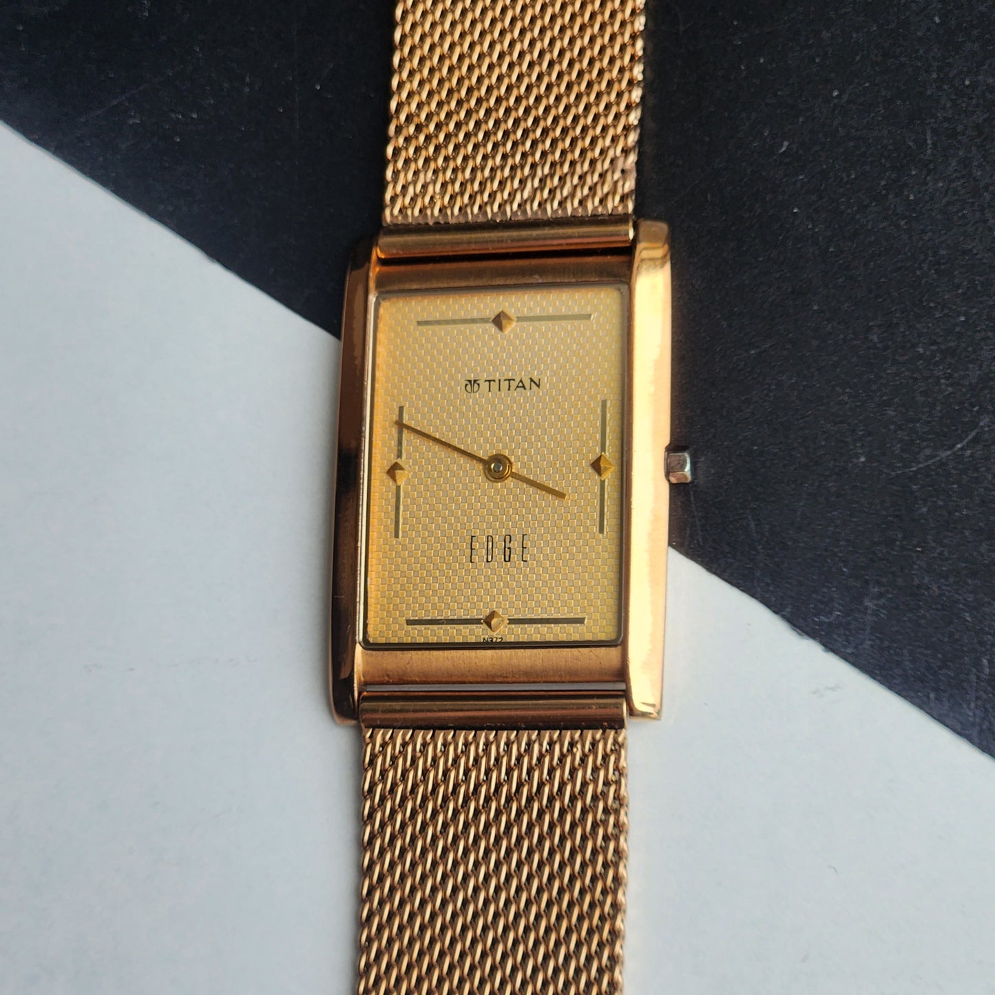 Original TITAN EDGE 679YAC Rectangular Golden Face 25MM Case Men's Watch H68