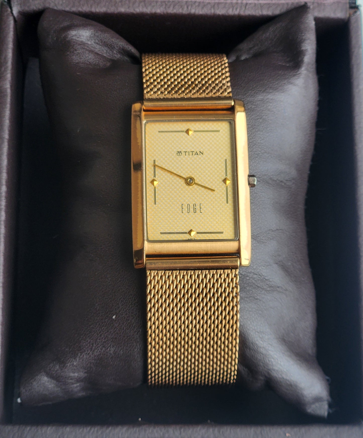 Original TITAN EDGE 679YAC Rectangular Golden Face 25MM Case Men's Watch H68