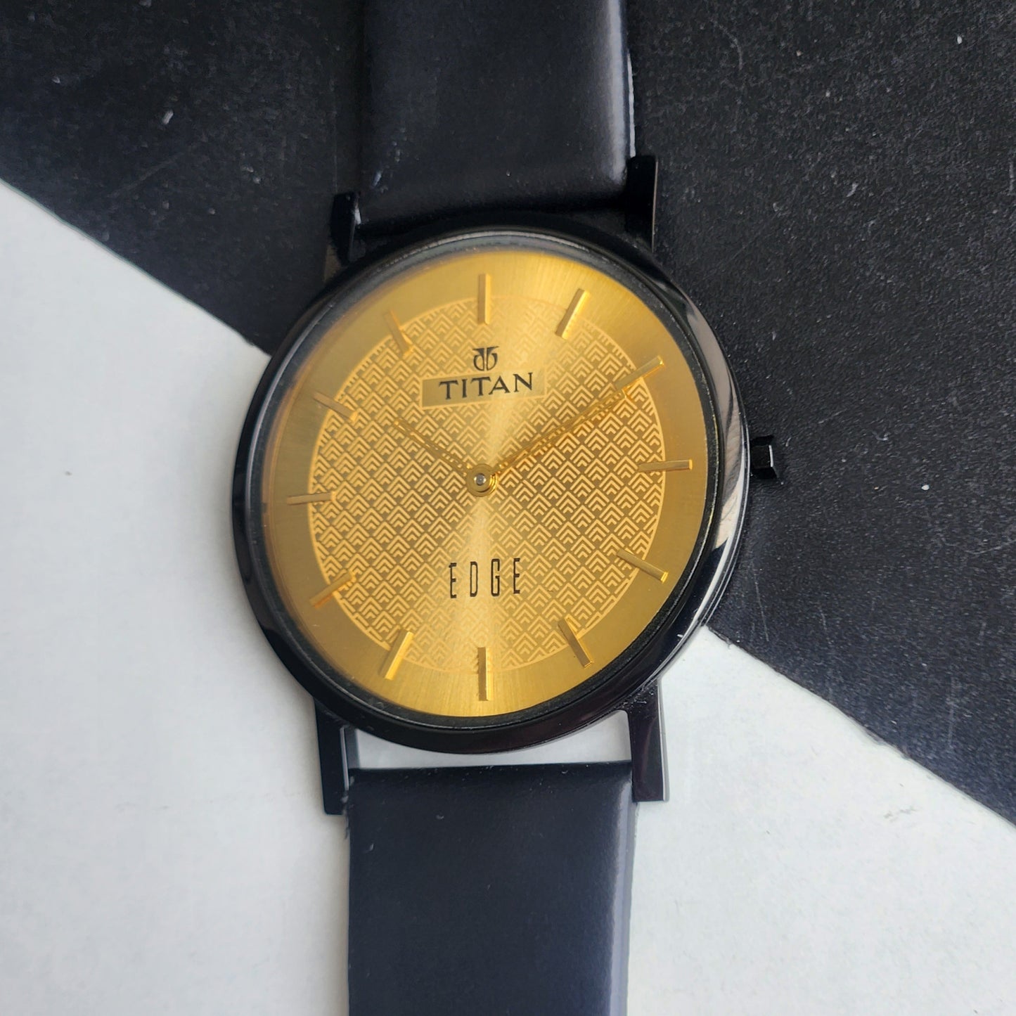 Original TITAN EDGE 1595WAA34 Round Golden Face 38MM Case Men's Watch H69