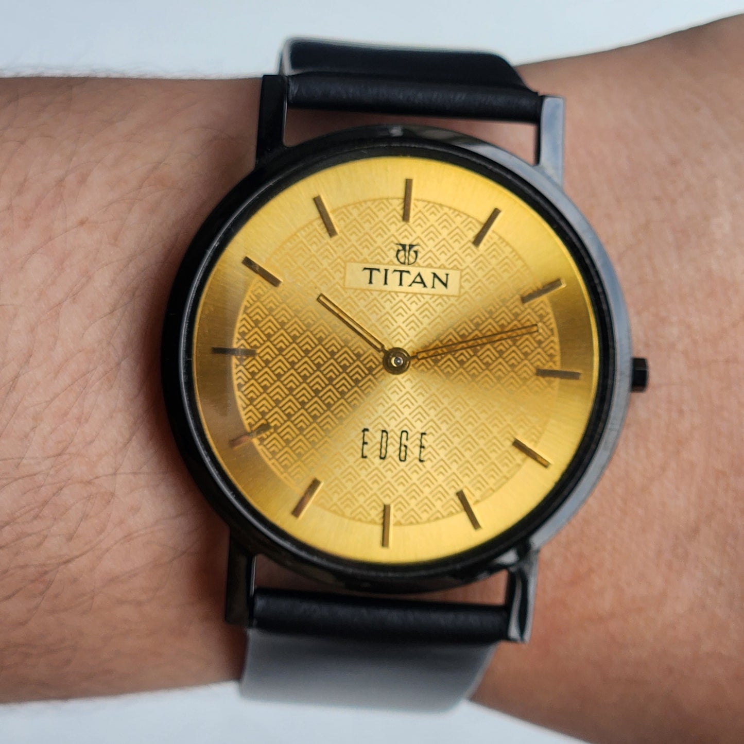 Original TITAN EDGE 1595WAA34 Round Golden Face 38MM Case Men's Watch H69