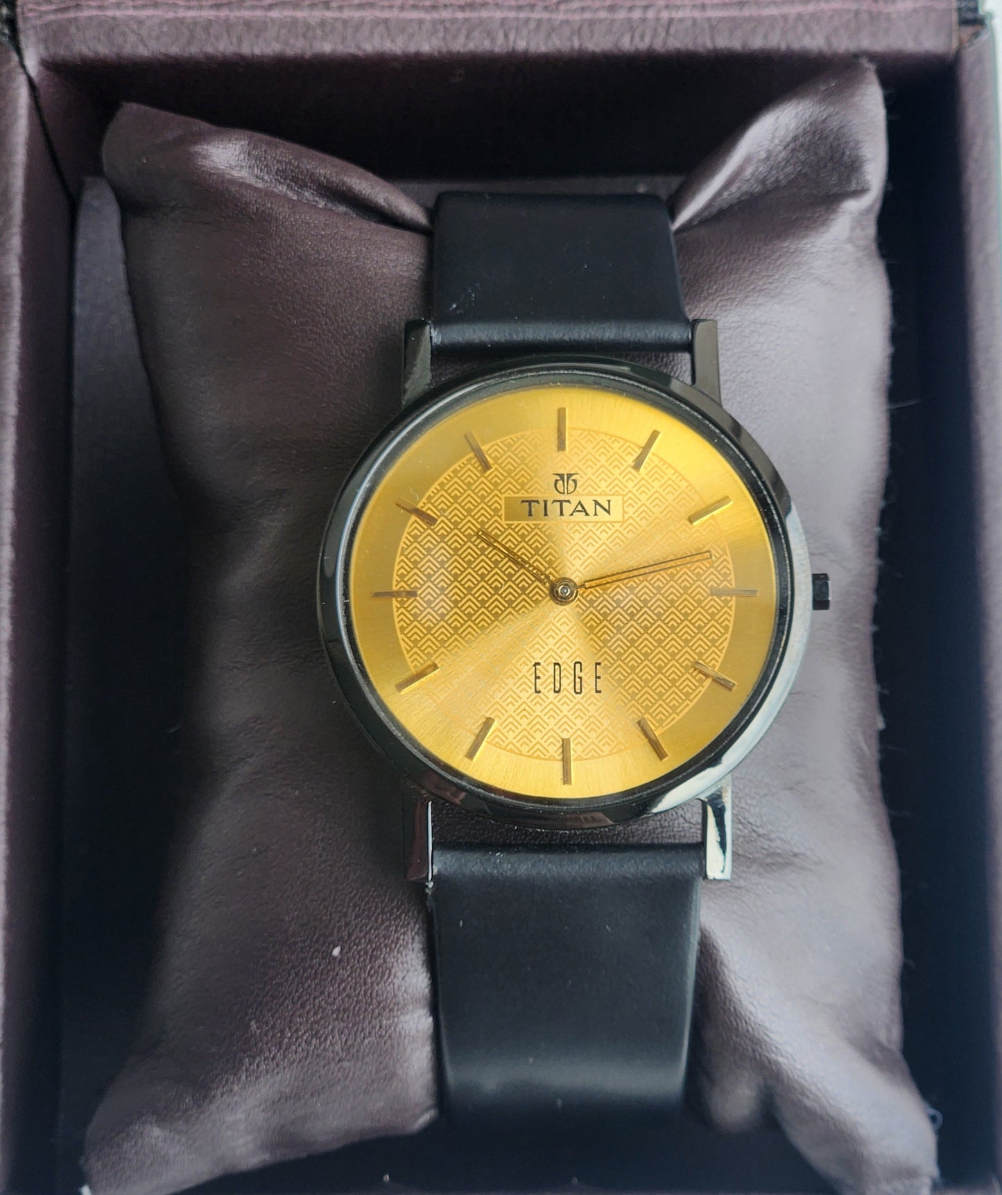 Original TITAN EDGE 1595WAA34 Round Golden Face 38MM Case Men's Watch H69