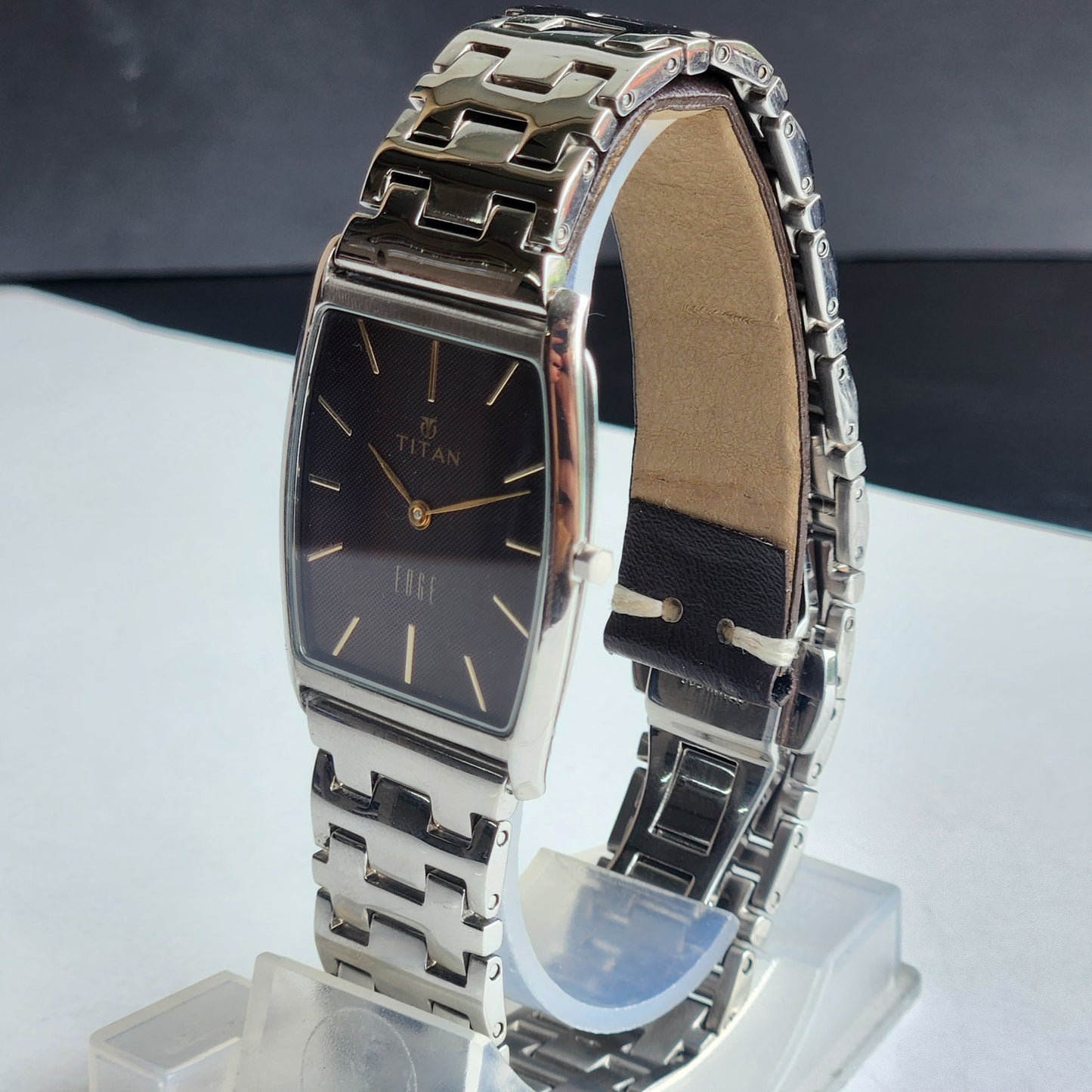 Original TITAN EDGE 1044YCE31 Barrel Black Face 29MM Case Men's Watch H70