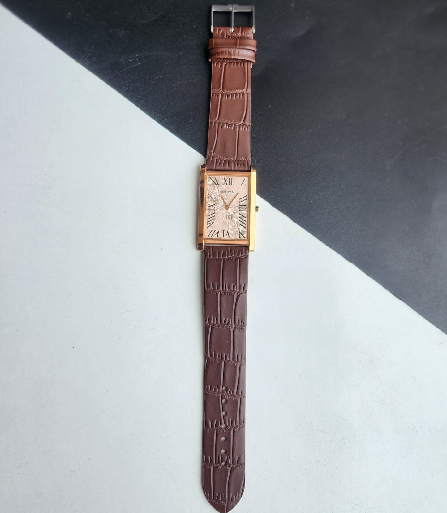 Original TITAN EDGE 151YAA Rectangular Peach Face 28MM Case Men's Watch H72