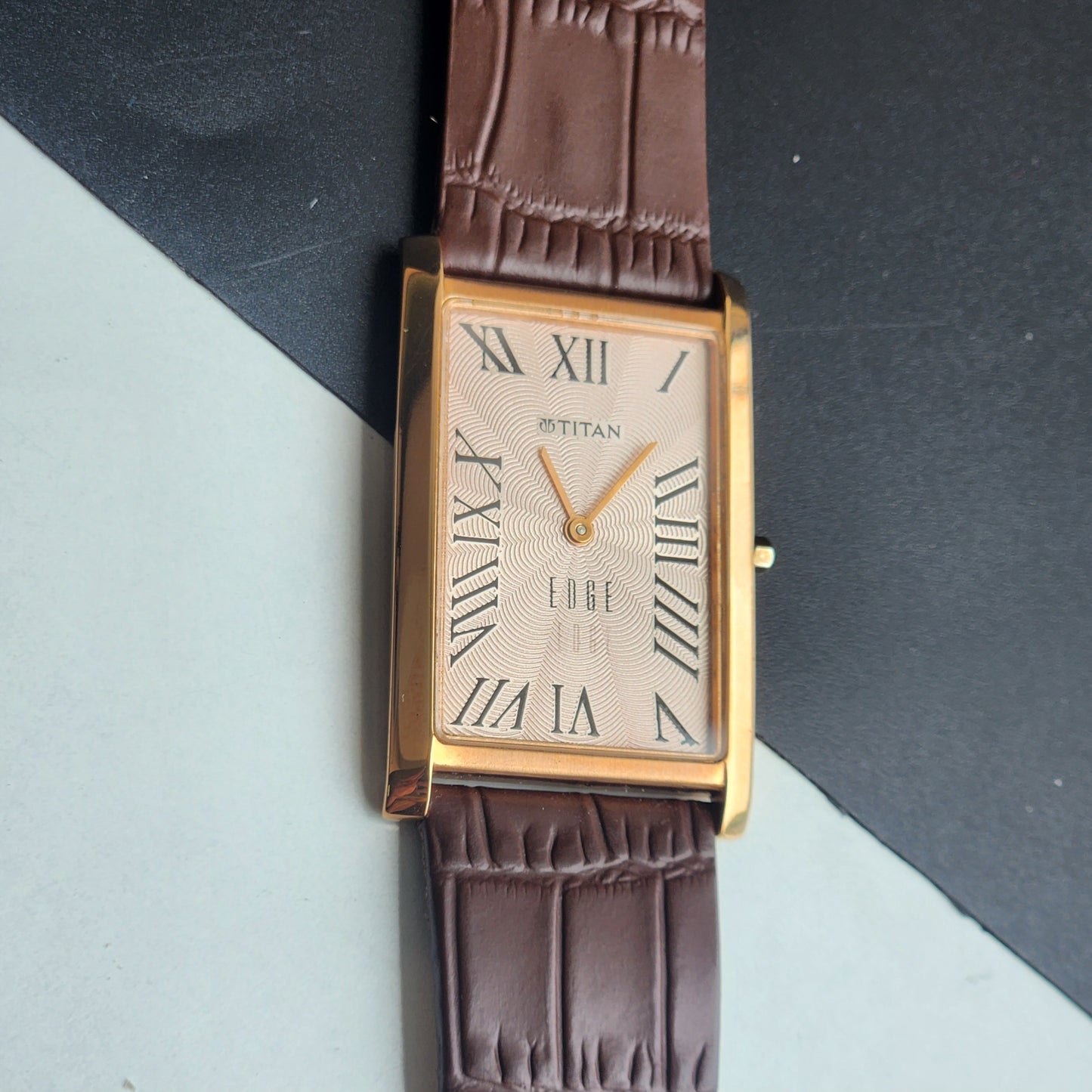 Original TITAN EDGE 151YAA Rectangular Peach Face 28MM Case Men's Watch H72