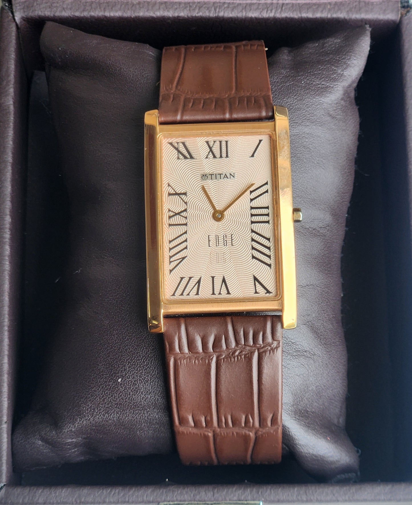 Original TITAN EDGE 151YAA Rectangular Peach Face 28MM Case Men's Watch H72
