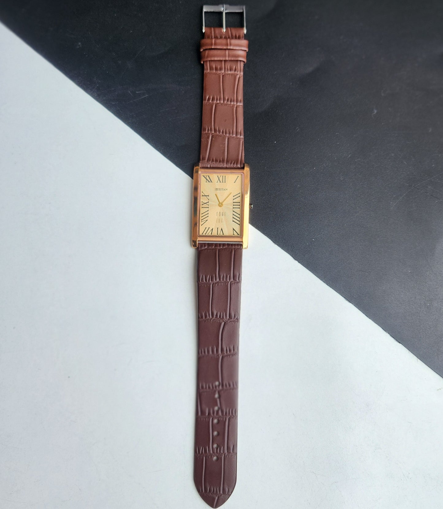 Original TITAN EDGE 151AYAA Rectangular Golden Face 28MM Case Men's Watch H74