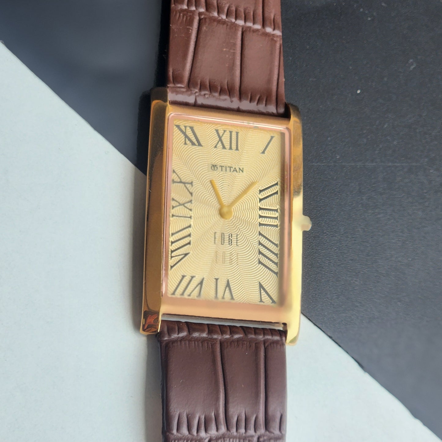 Original TITAN EDGE 151AYAA Rectangular Golden Face 28MM Case Men's Watch H74