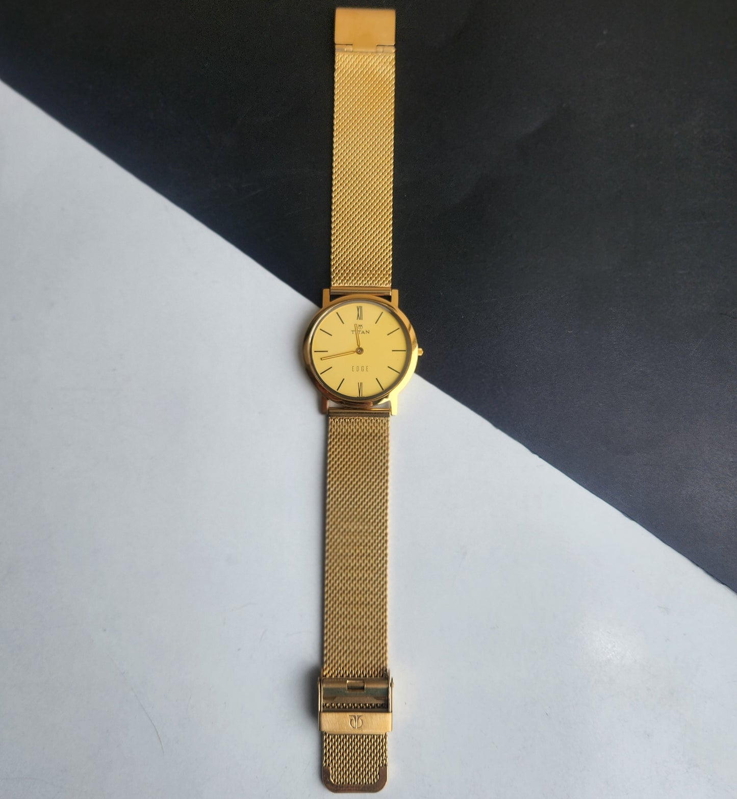 Original TITAN EDGE 679YAB Round Golden Face 34MM Case Men's Watch H77