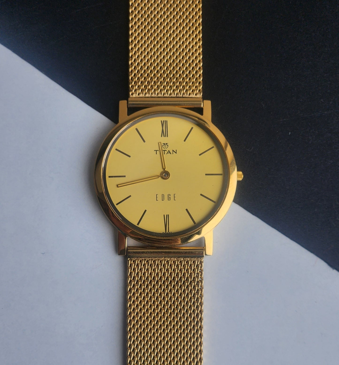 Original TITAN EDGE 679YAB Round Golden Face 34MM Case Men's Watch H77