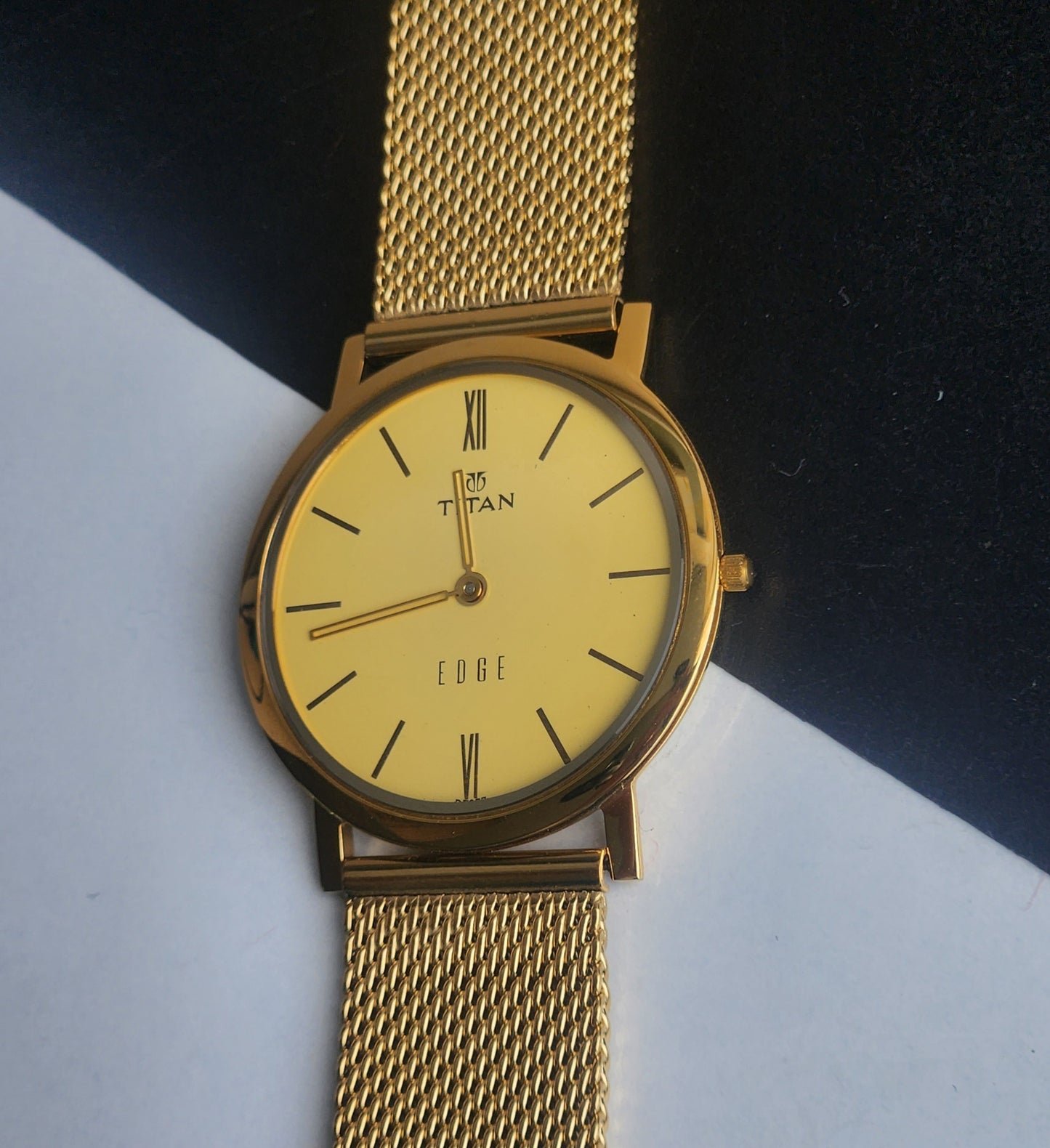 Original TITAN EDGE 679YAB Round Golden Face 34MM Case Men's Watch H77