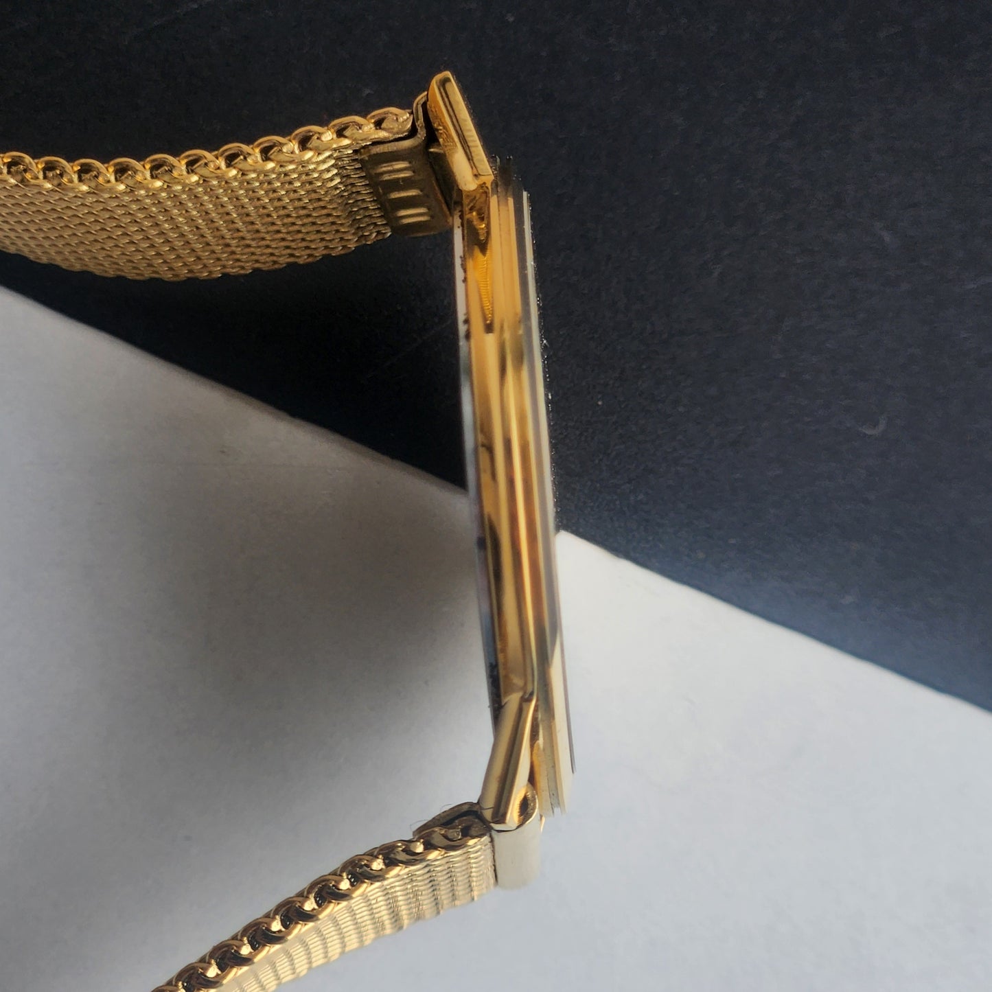 Original TITAN EDGE 679YAB Round Golden Face 34MM Case Men's Watch H77