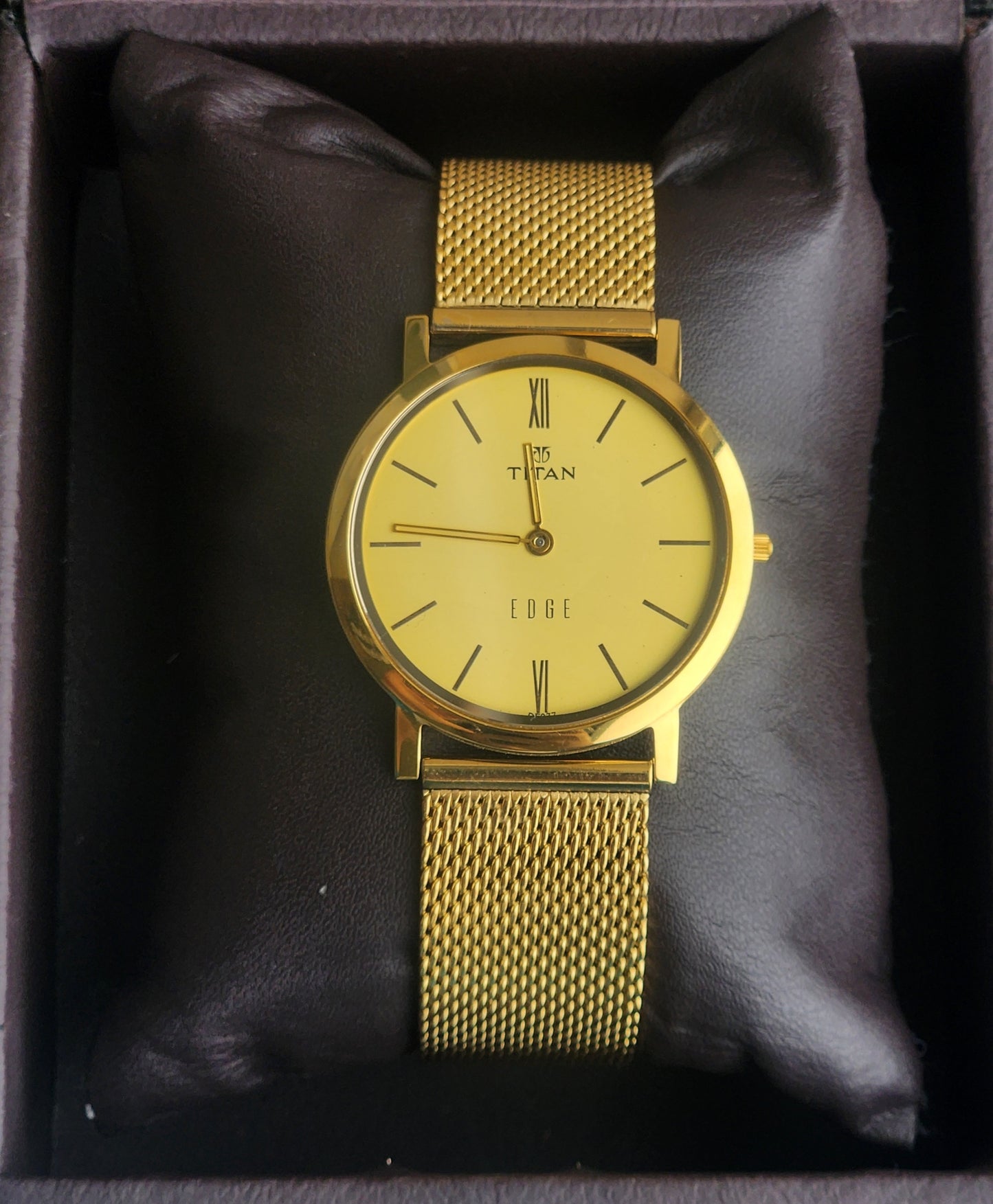 Original TITAN EDGE 679YAB Round Golden Face 34MM Case Men's Watch H77