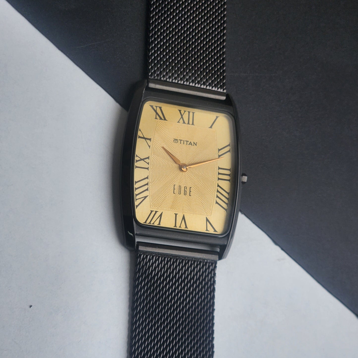 Original TITAN EDGE 1596NCA31 Barrel Golden Face 33MM Case Men's Watch H79