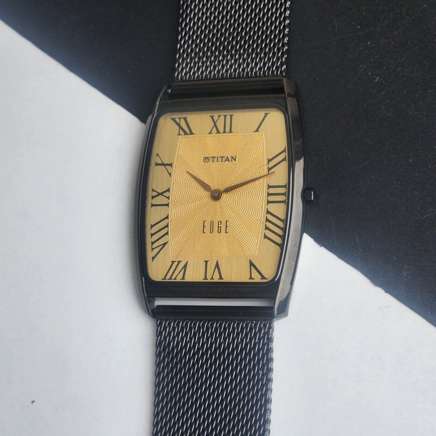 Original TITAN EDGE 1596NCA31 Barrel Golden Face 33MM Case Men's Watch H79