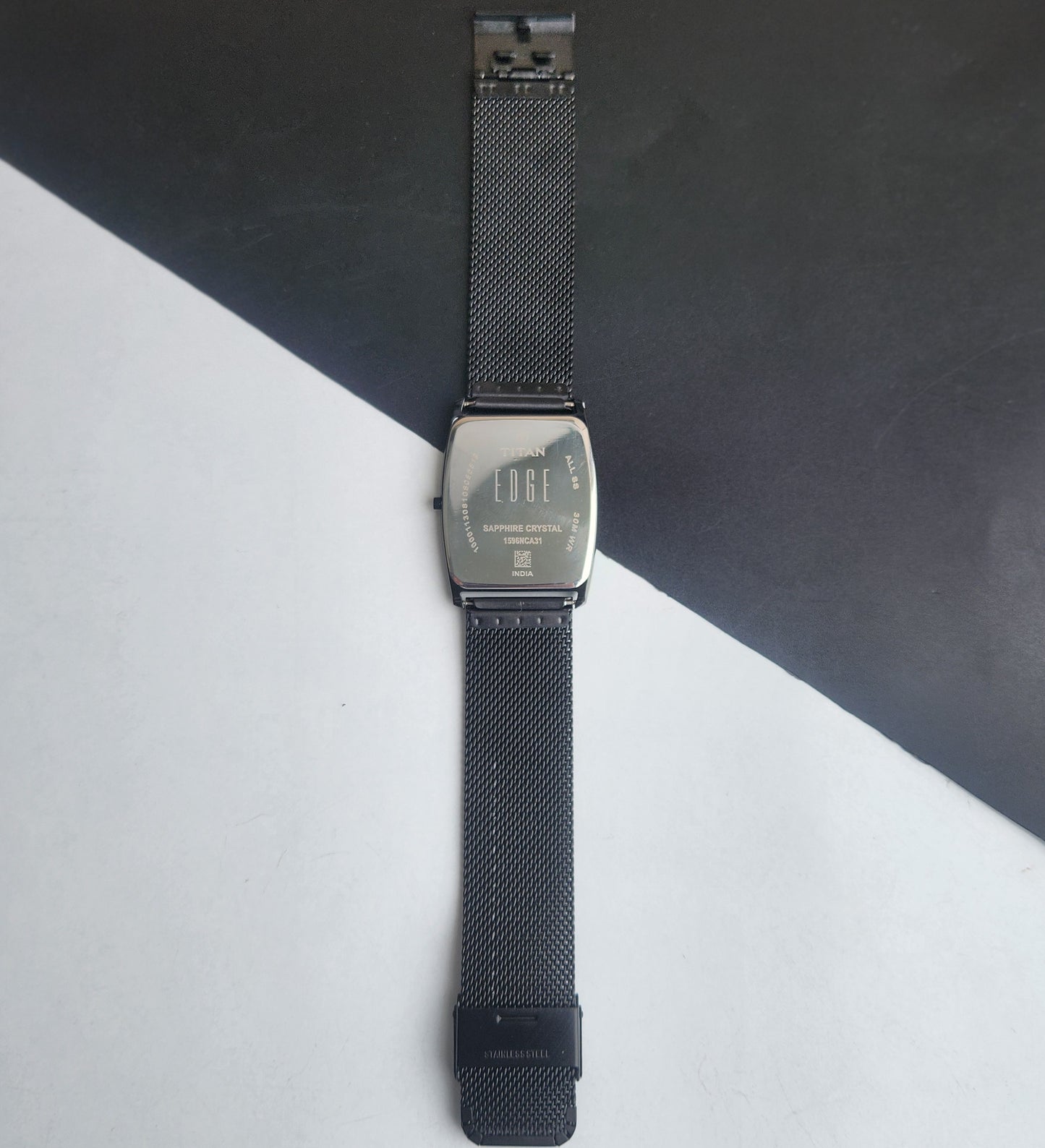 Original TITAN EDGE 1596NCA31 Barrel Golden Face 33MM Case Men's Watch H79