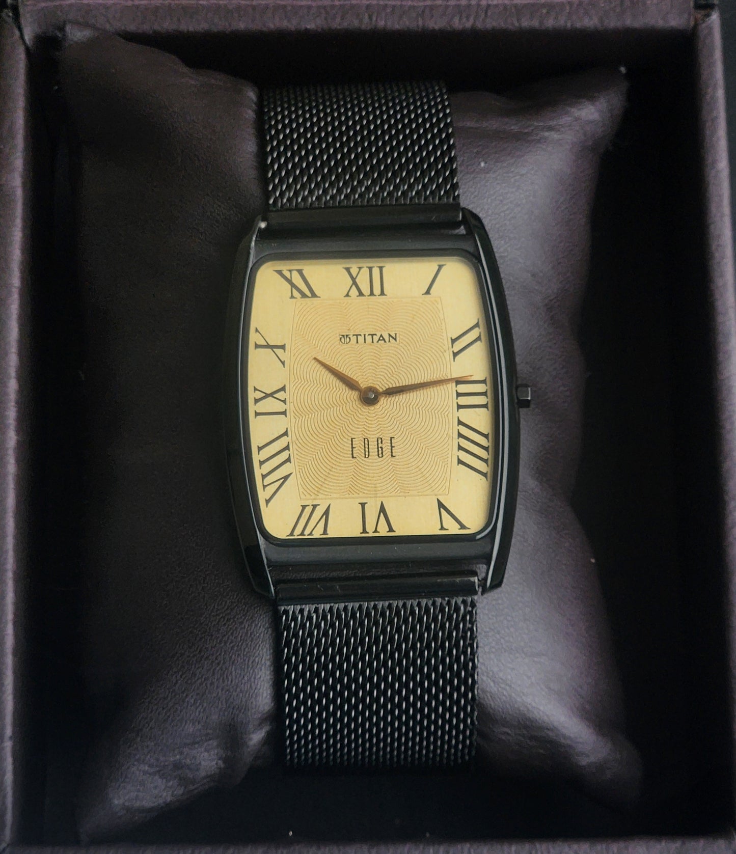 Original TITAN EDGE 1596NCA31 Barrel Golden Face 33MM Case Men's Watch H79