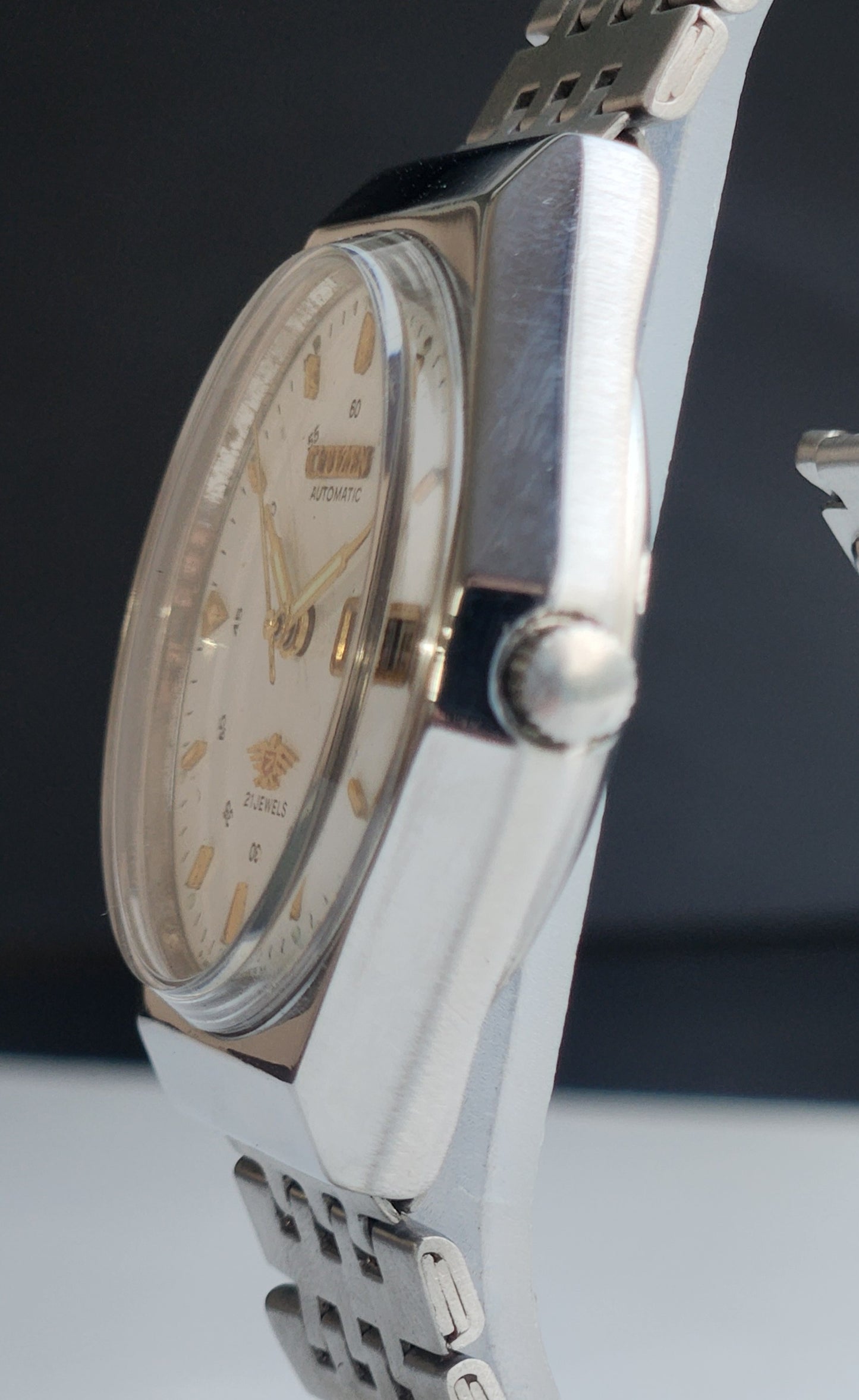 Vintage 1983 Original Citizen Automatic 8200 White Face 21 Jewels Day-Date Japanese Men's Wrist Watch EA05