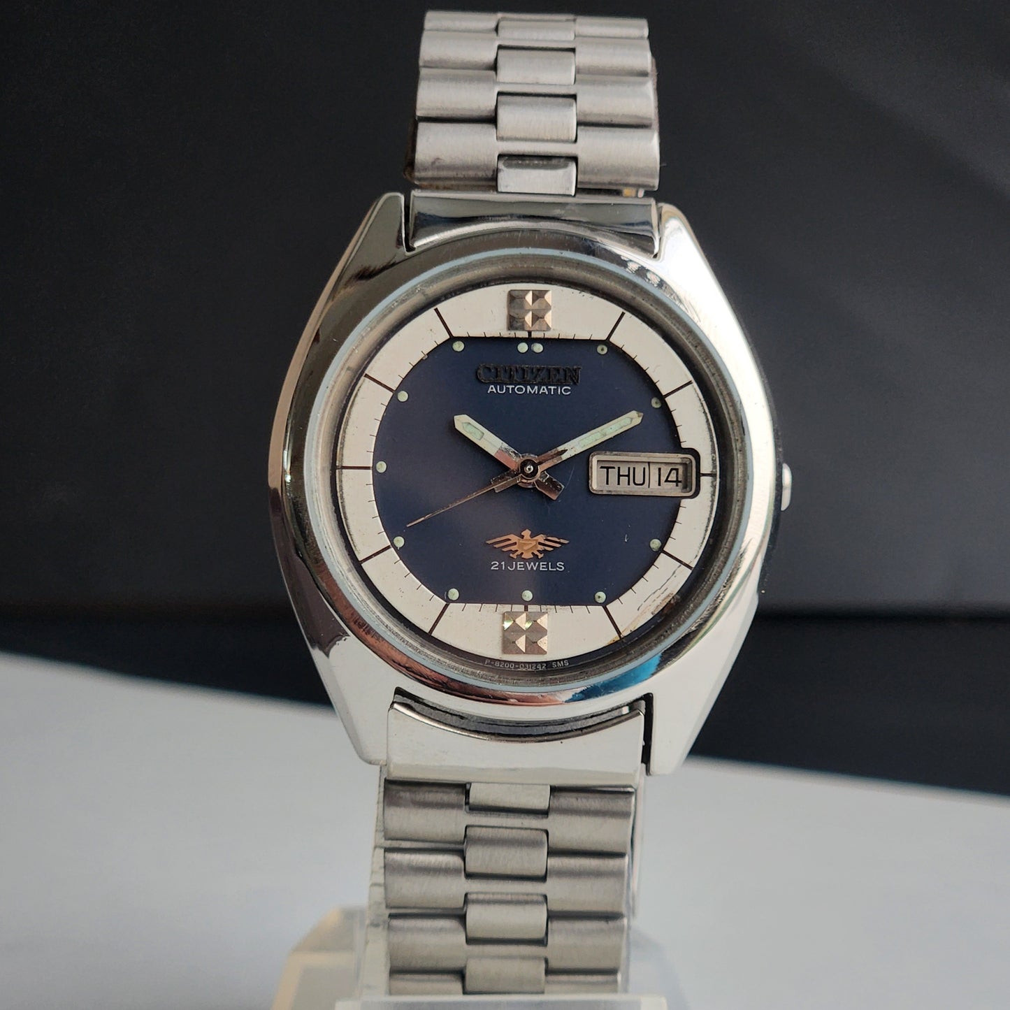 Vintage 1980 Original Citizen Automatic 8200 Blue Face 21 Jewels Day-Date Japanese Men's Wrist Watch EA09