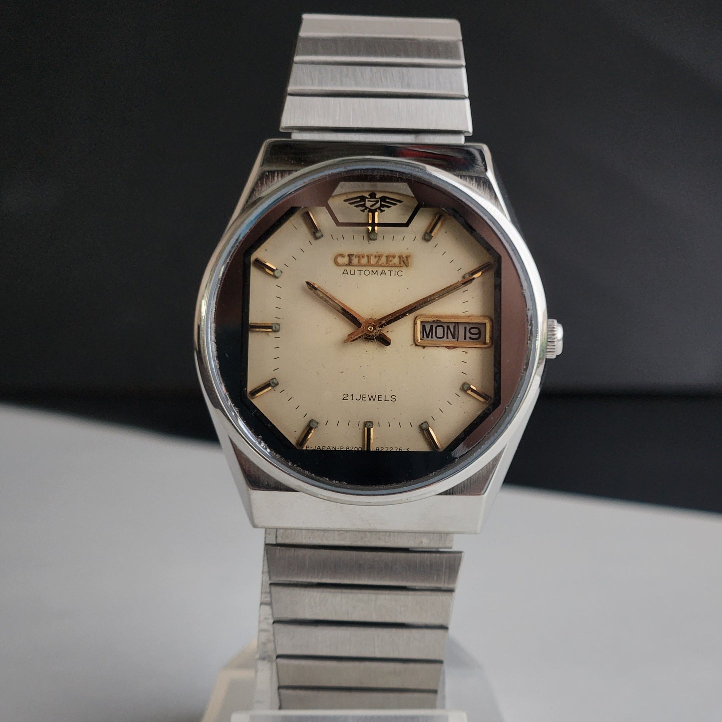 Vintage 1979 Original Citizen Automatic 8200 Cream Face 21 Jewels Day-Date Japanese Men's Wrist Watch EA11