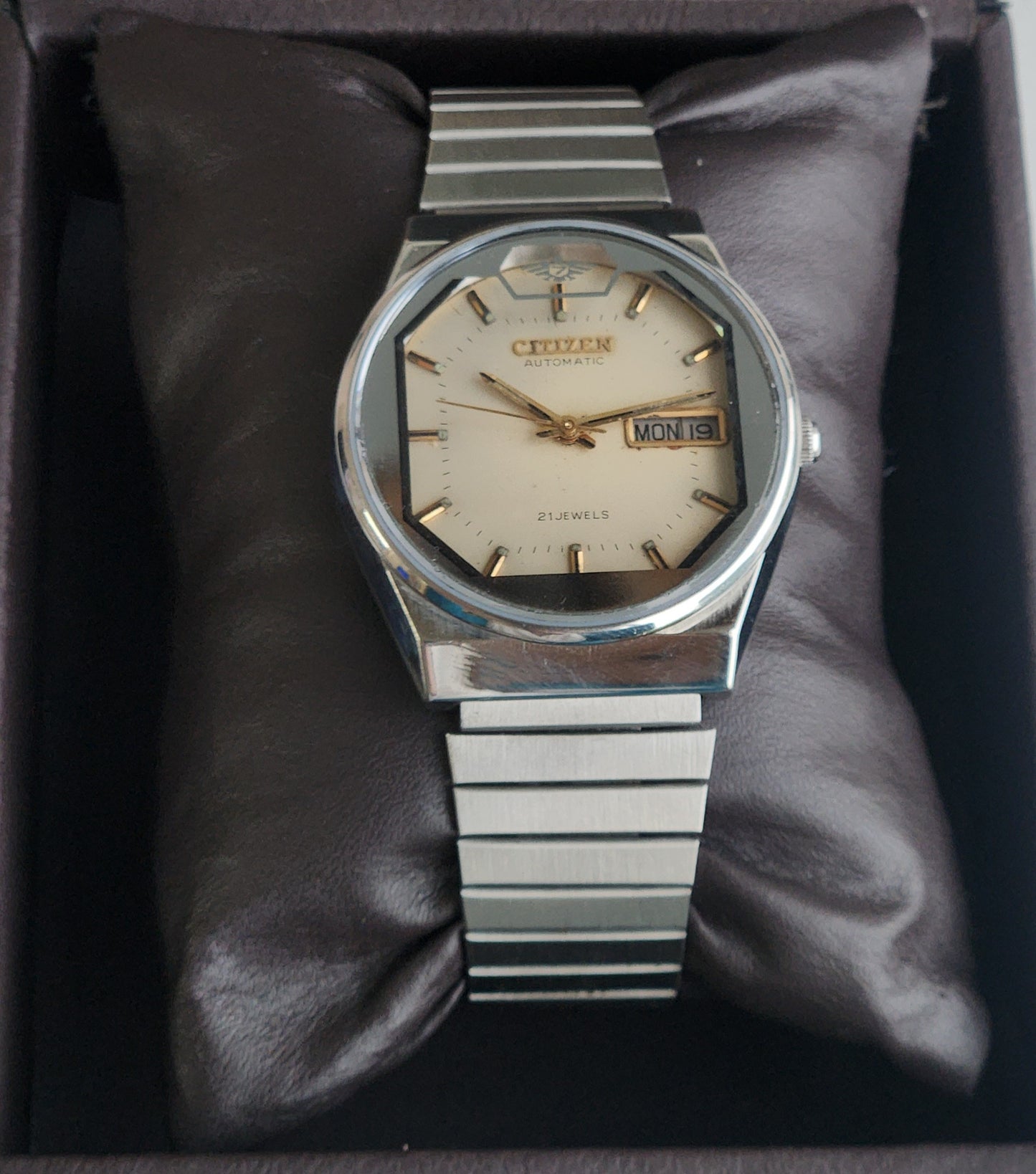 Vintage 1979 Original Citizen Automatic 8200 Cream Face 21 Jewels Day-Date Japanese Men's Wrist Watch EA11