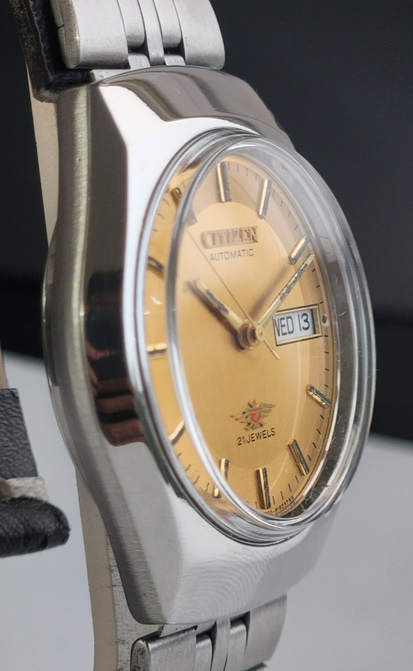 Vintage 1974 Original Citizen Automatic 8200 Golden Face 21 Jewels Day-Date Japanese Men's Wrist Watch EA15