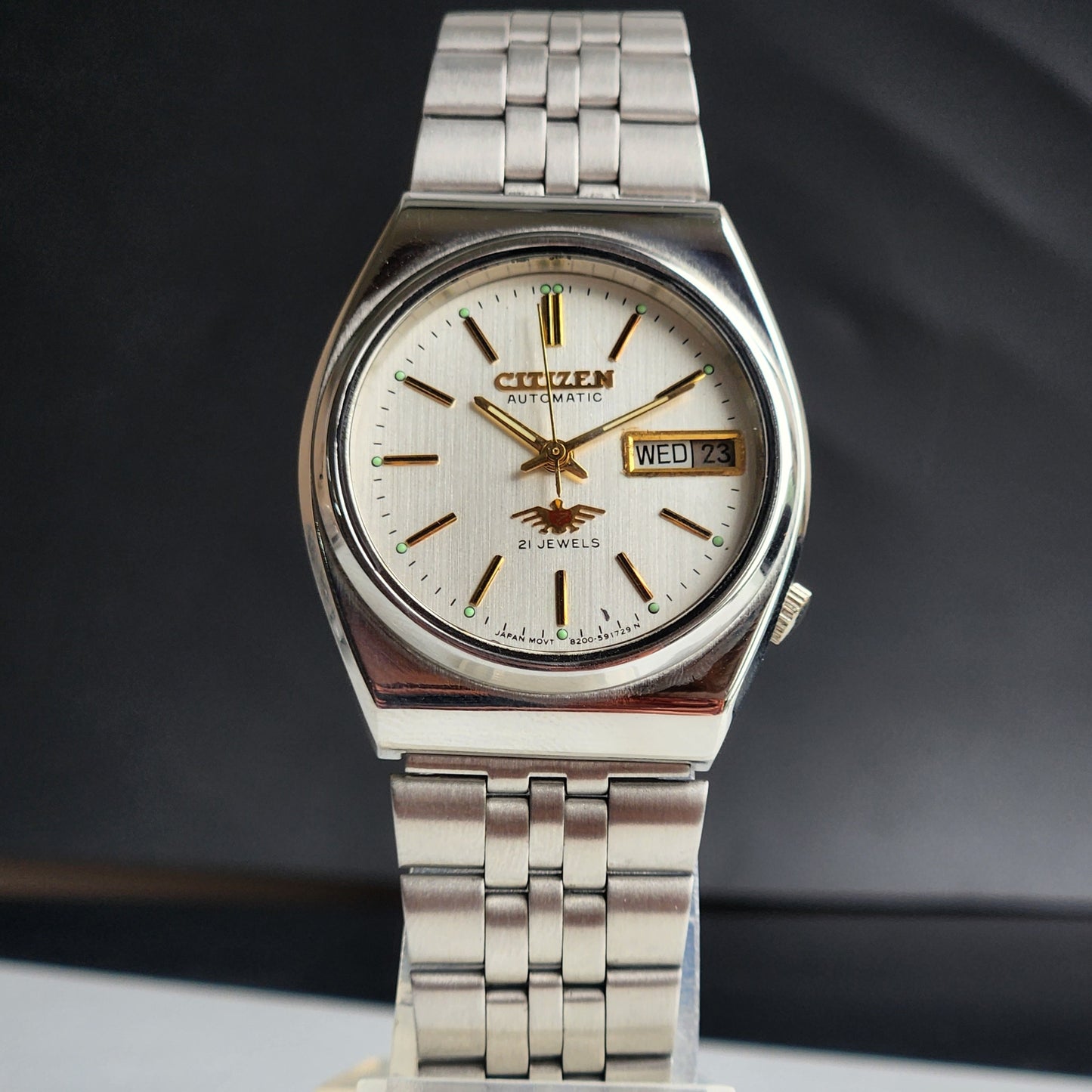 Vintage 1975 Original Citizen Automatic 8200 White Face 21 Jewels Day-Date Japanese Men's Wrist Watch EA22