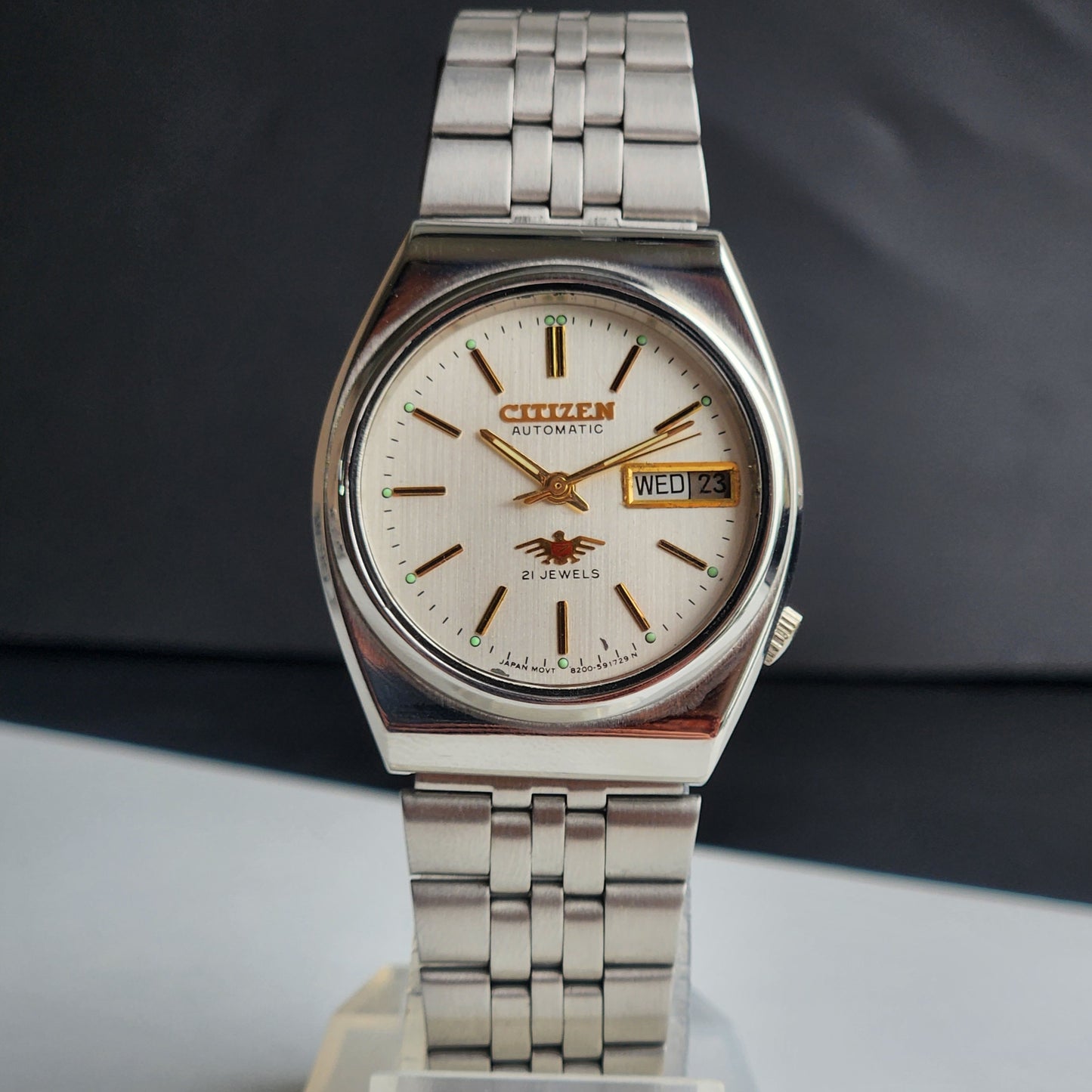 Vintage 1975 Original Citizen Automatic 8200 White Face 21 Jewels Day-Date Japanese Men's Wrist Watch EA22