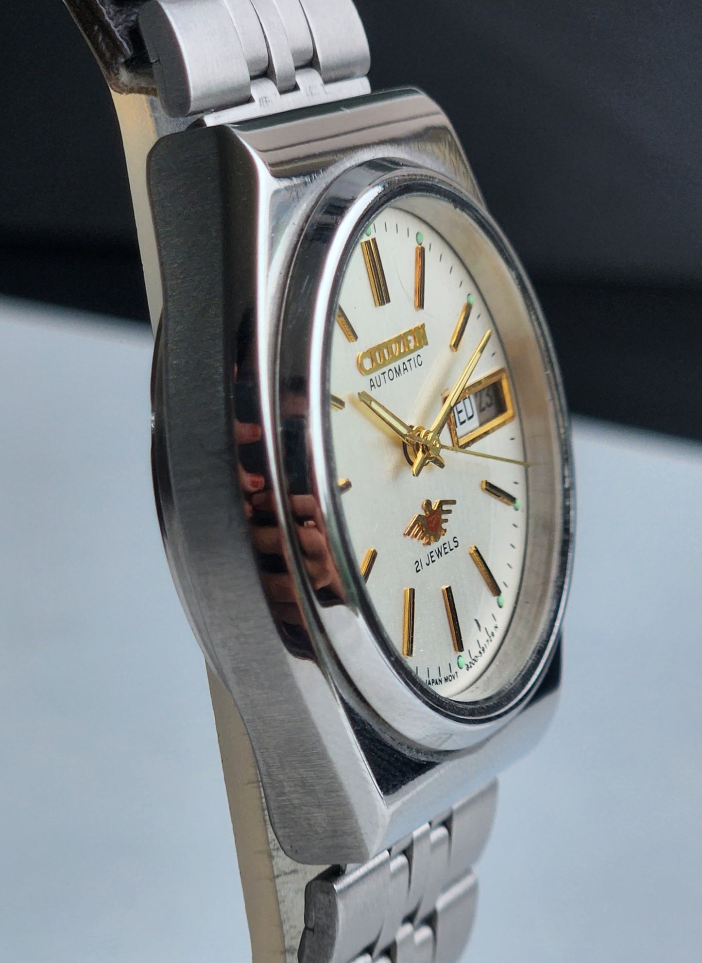Vintage 1975 Original Citizen Automatic 8200 White Face 21 Jewels Day-Date Japanese Men's Wrist Watch EA22