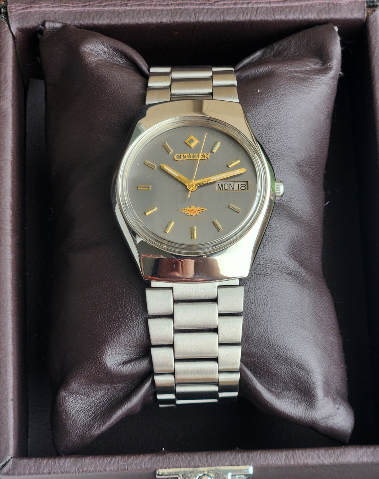 Vintage 1982 Original Citizen Automatic 8200 Grey Face 21 Jewels Day-Date Japanese Men's Wrist Watch EA23