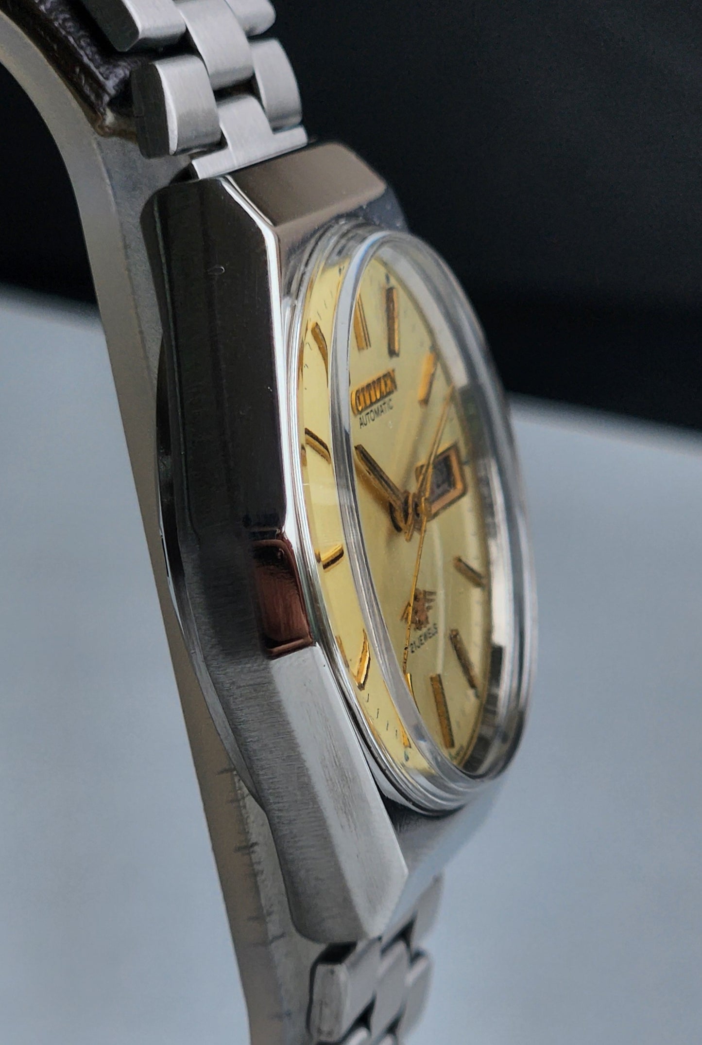 Vintage 1977 Original Citizen Automatic 8200 Golden Face 21 Jewels Day-Date Japanese Men's Wrist Watch EA25