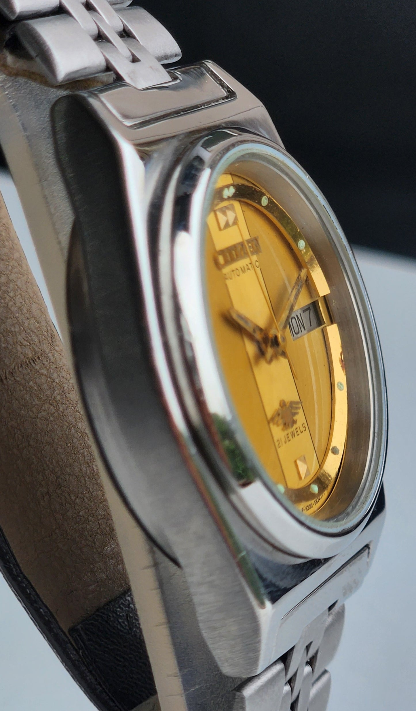 Vintage 1978 Original Citizen Automatic 8200 Golden Face 21 Jewels Day-Date Japanese Men's Wrist Watch EA26