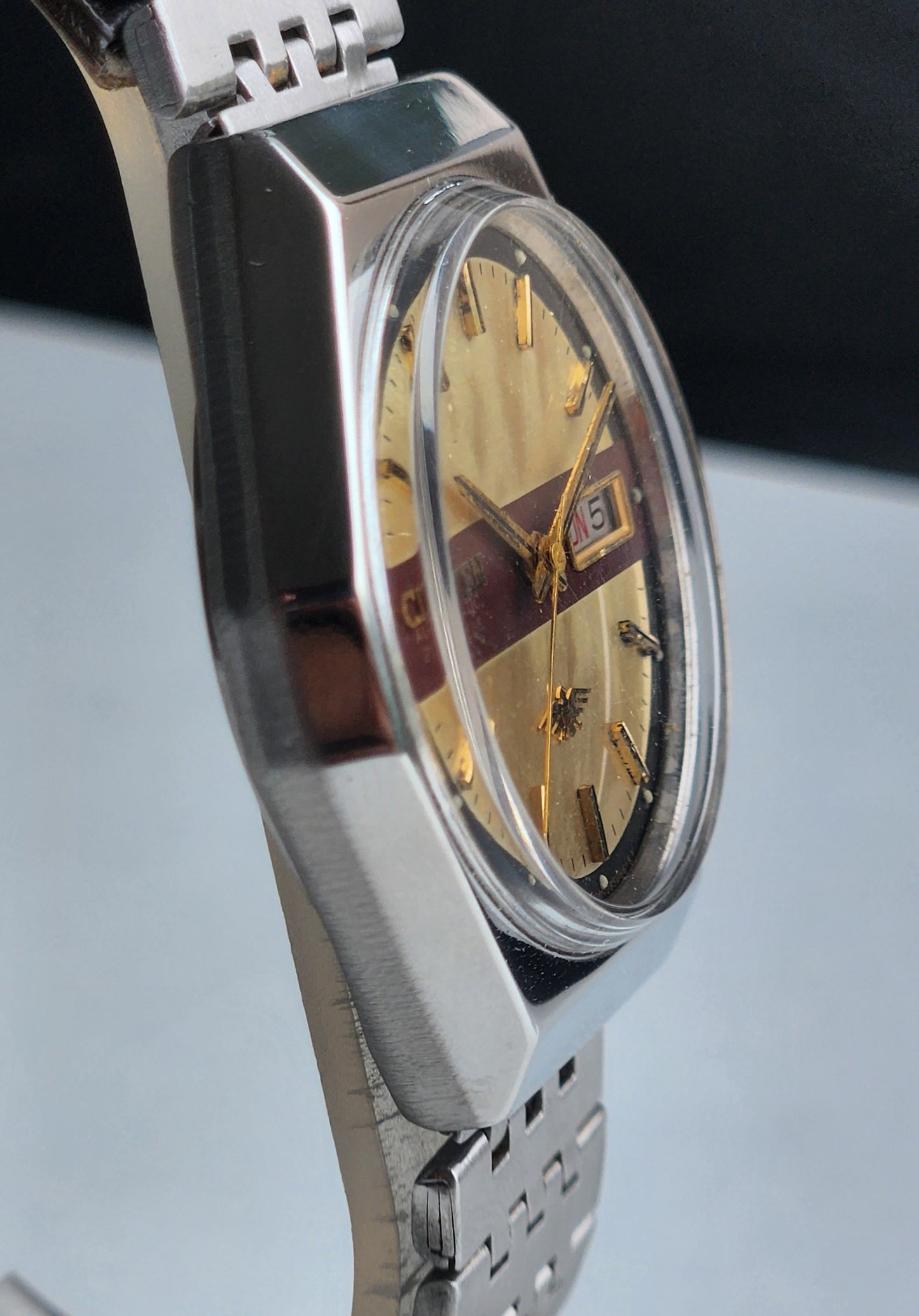 Vintage 1983 Original Citizen Automatic 8200 Golden Face 21 Jewels Day-Date Japanese Men's Wrist Watch EA28