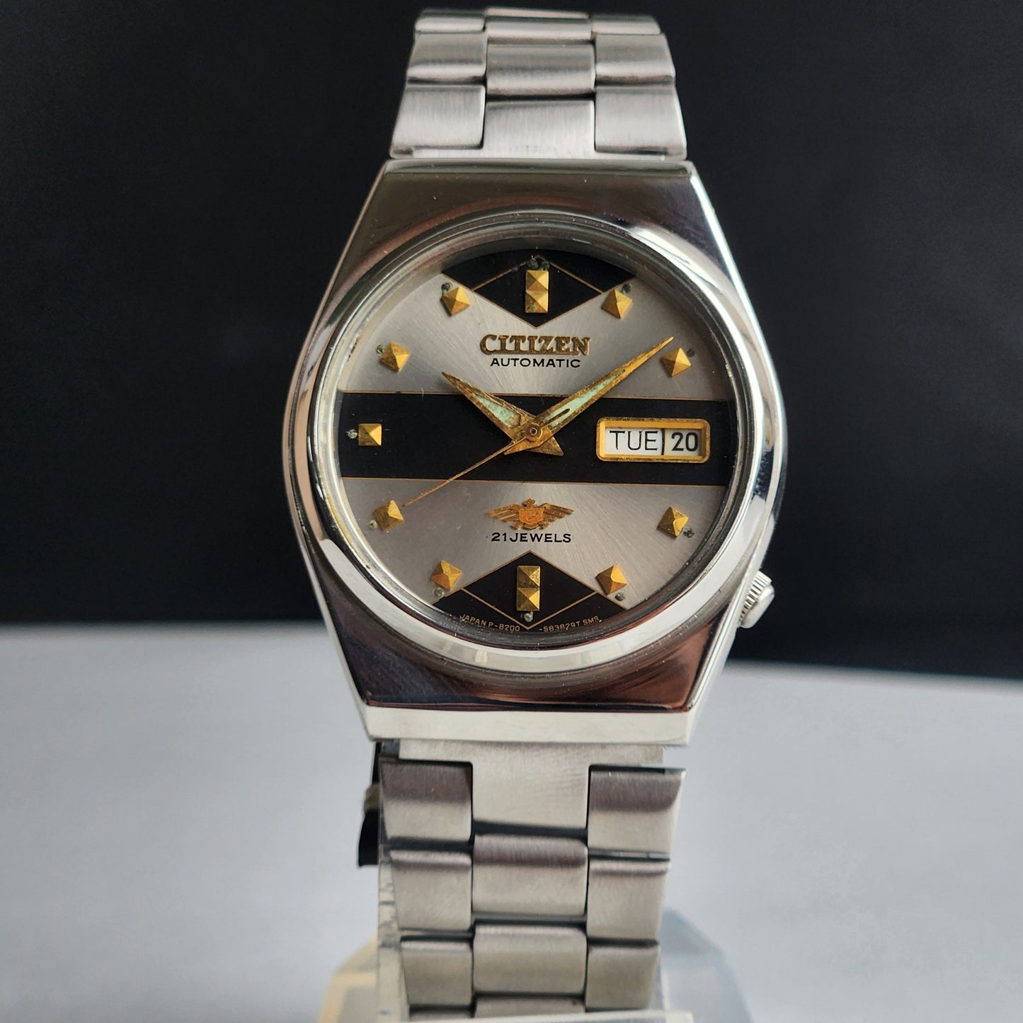 Vintage 1983 Original Citizen Automatic 8200 Grey Face 21 Jewels Day-Date Japanese Men's Wrist Watch EA29
