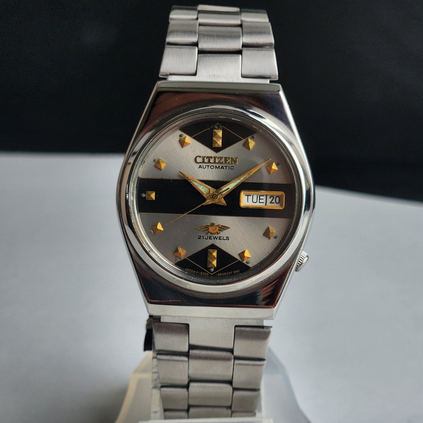 Vintage 1983 Original Citizen Automatic 8200 Grey Face 21 Jewels Day-Date Japanese Men's Wrist Watch EA29