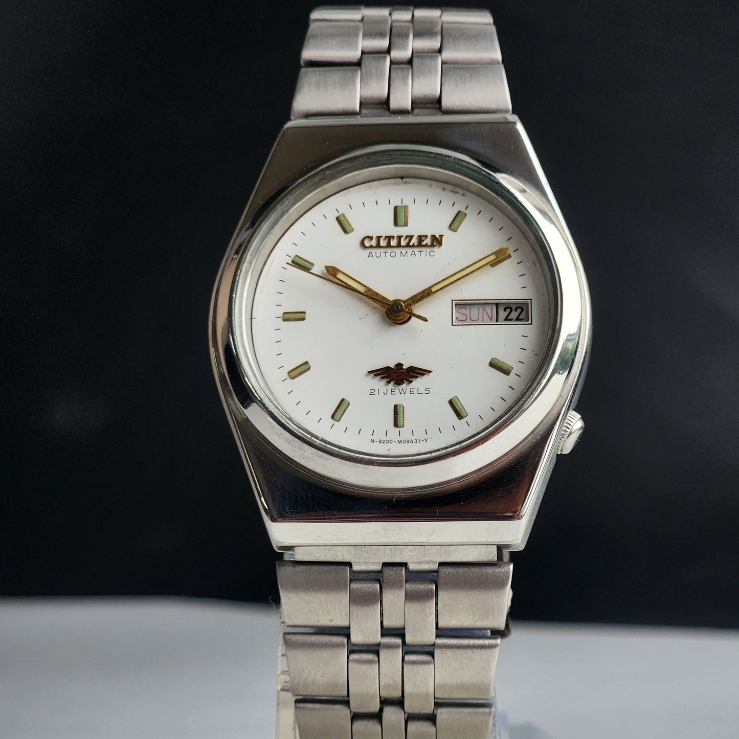 Vintage 1991 Original Citizen Automatic 8200 White Face 21 Jewels Day-Date Japanese Men's Wrist Watch EA32