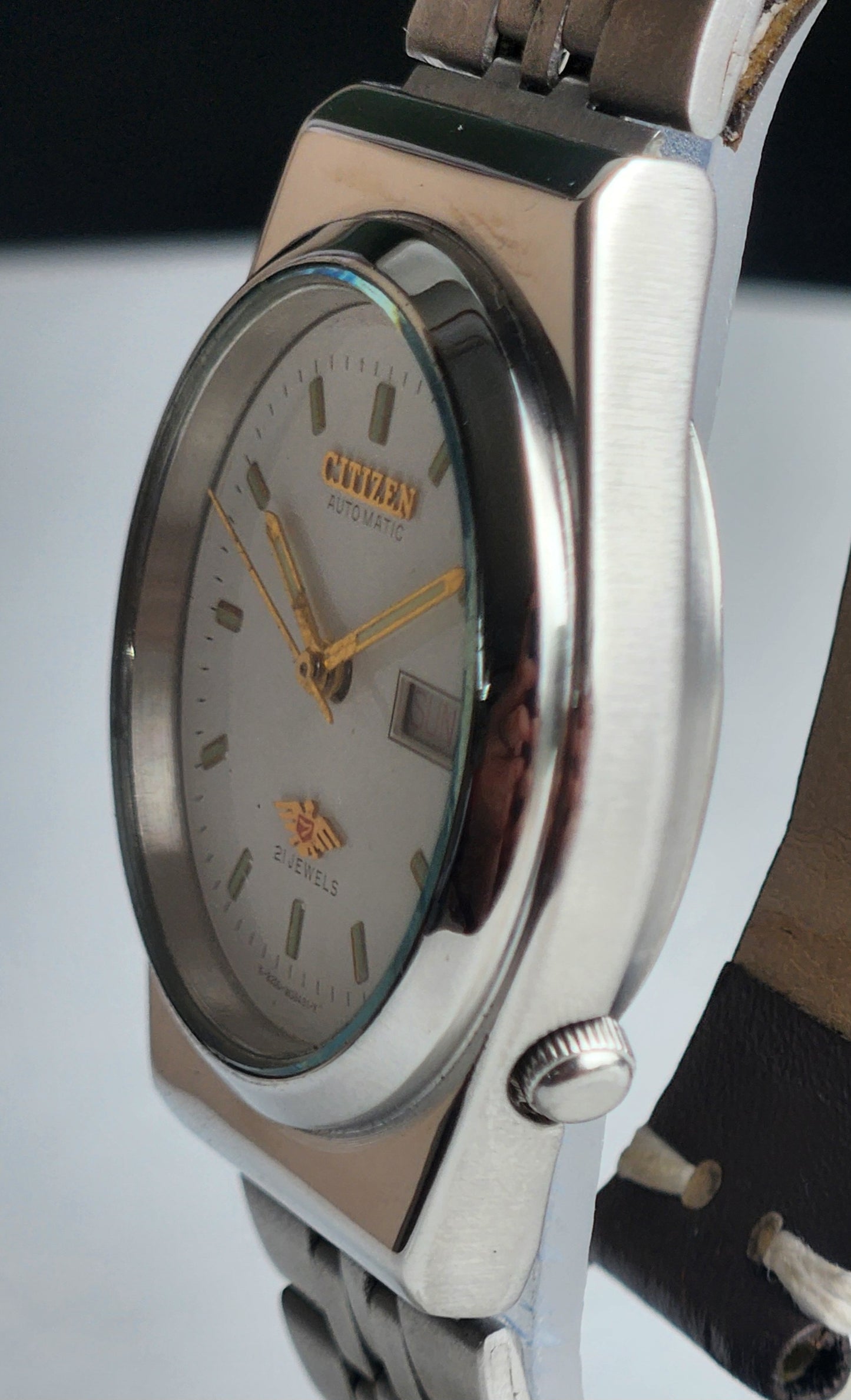 Vintage 1991 Original Citizen Automatic 8200 White Face 21 Jewels Day-Date Japanese Men's Wrist Watch EA32