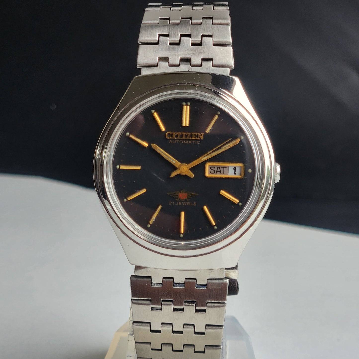 Vintage 1982 Original Citizen Automatic 8200 White Face 21 Jewels Day-Date Japanese Men's Wrist Watch EA33