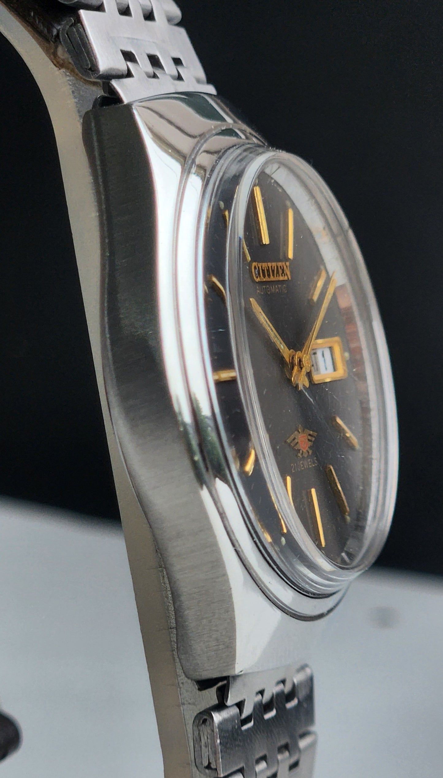 Vintage 1982 Original Citizen Automatic 8200 White Face 21 Jewels Day-Date Japanese Men's Wrist Watch EA33