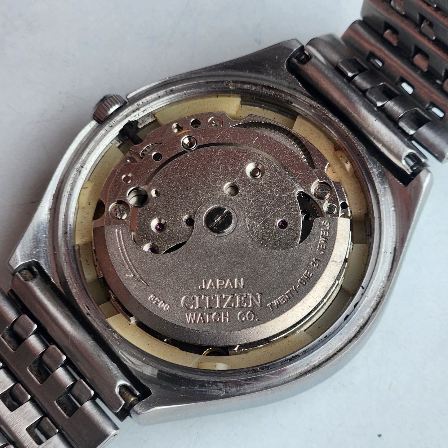Vintage 1982 Original Citizen Automatic 8200 White Face 21 Jewels Day-Date Japanese Men's Wrist Watch EA33