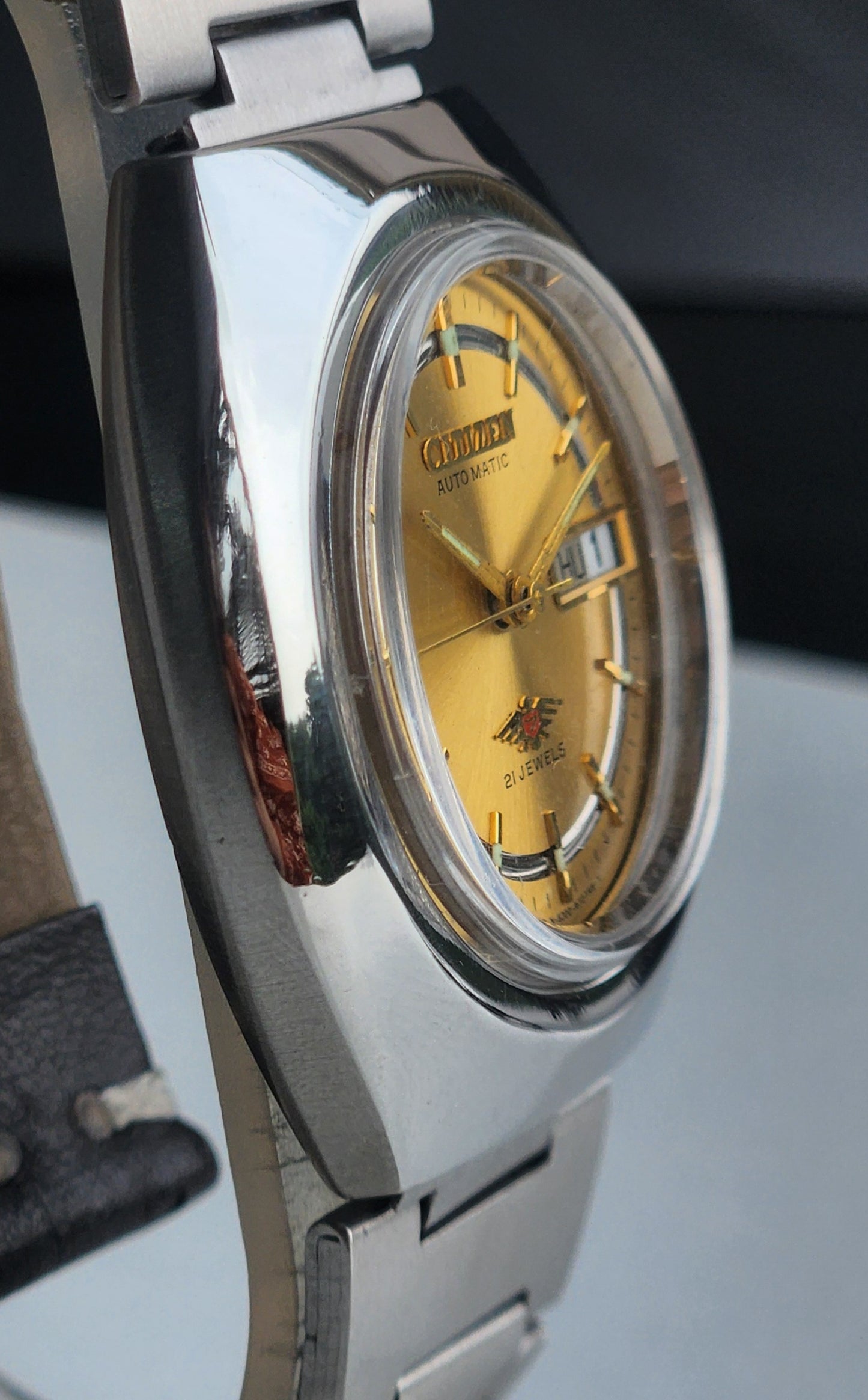 Vintage 1977 Original Citizen Automatic 8200 Golden Face 21 Jewels Day-Date Japanese Men's Wrist Watch EA38