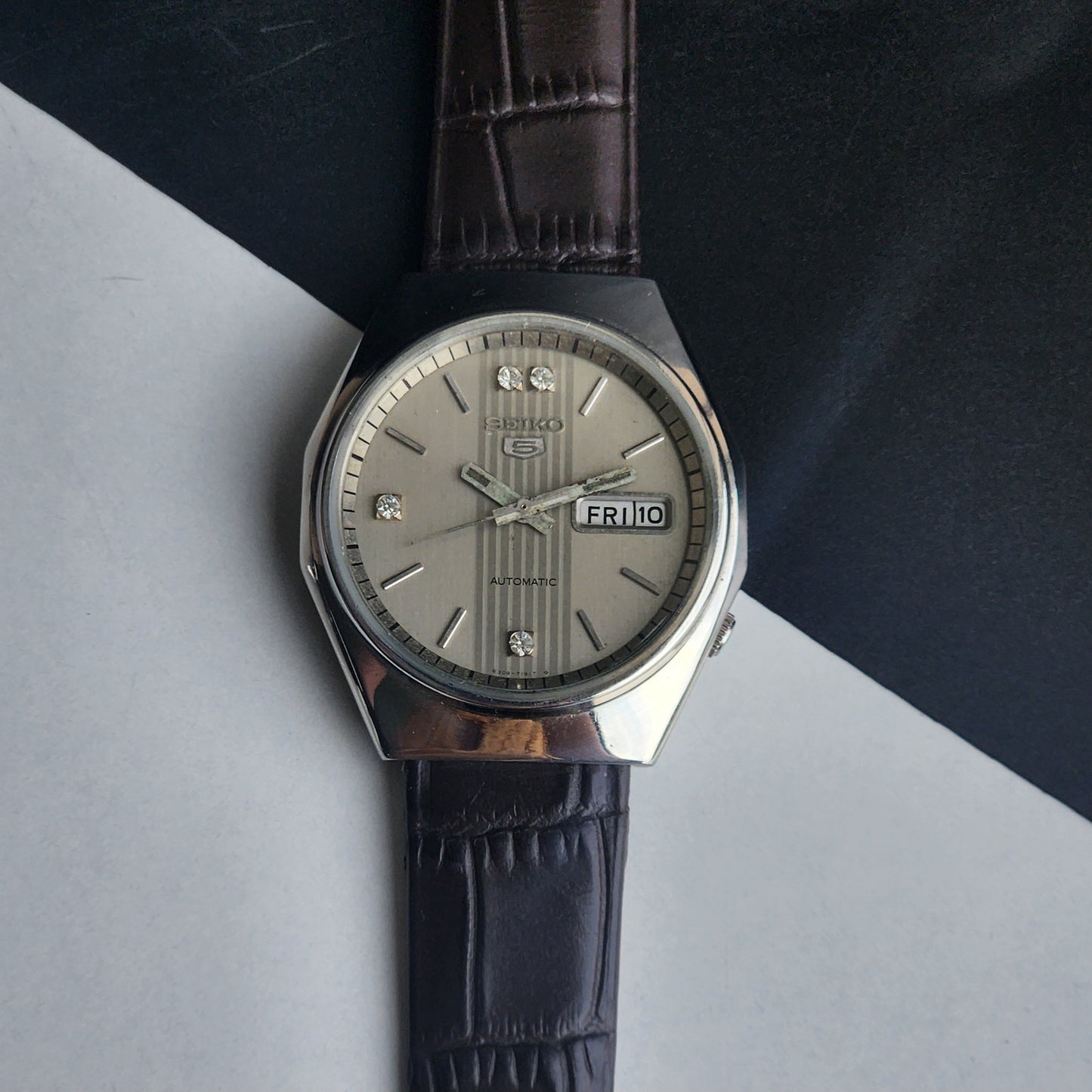 Vintage 1992 Original Seiko 5 Automatic 6309-720B Grey Face 17 Jewels Brown Leather Strap Day-Date Japanese Men's Wrist Watch EG198