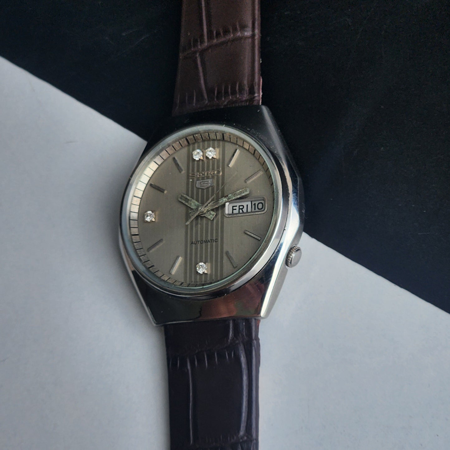 Vintage 1992 Original Seiko 5 Automatic 6309-720B Grey Face 17 Jewels Brown Leather Strap Day-Date Japanese Men's Wrist Watch EG198