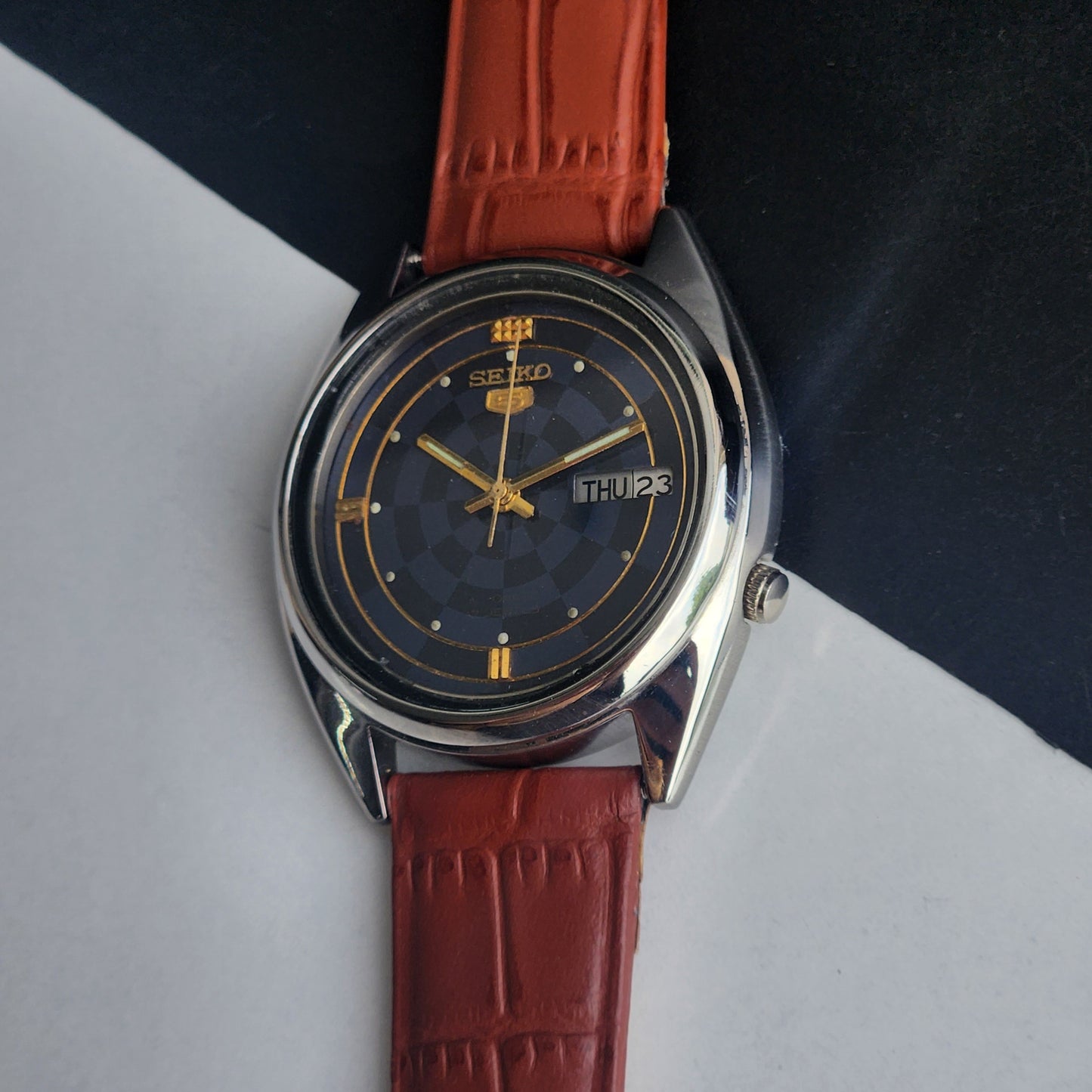 Vintage 1989 Original Seiko 5 Automatic 7009-3040 Blue Face 17 Jewels Tan Leather Strap Day-Date Japanese Men's Wrist Watch EG199