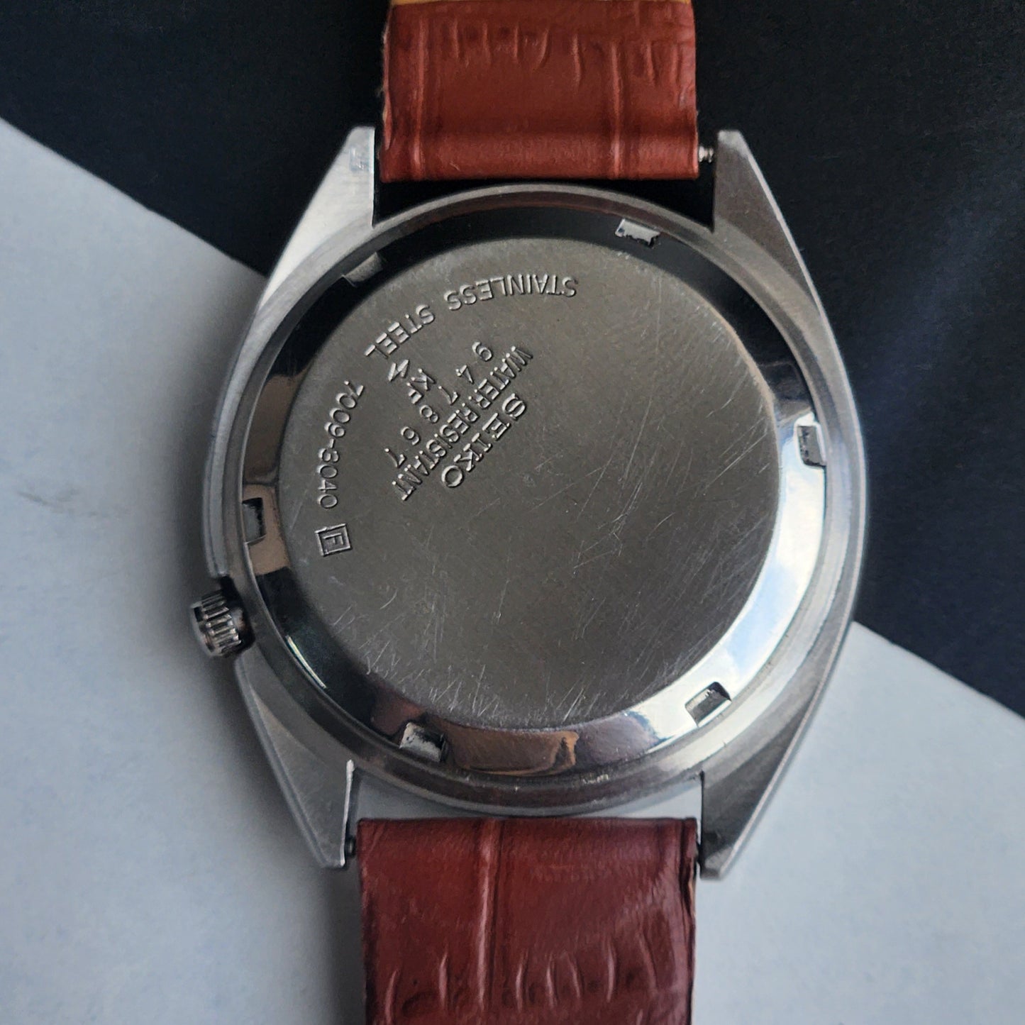 Vintage 1989 Original Seiko 5 Automatic 7009-3040 Blue Face 17 Jewels Tan Leather Strap Day-Date Japanese Men's Wrist Watch EG199